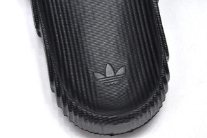Кросівки чоловічі Adidas Adilette 22 GX6949 40.5 GX6949