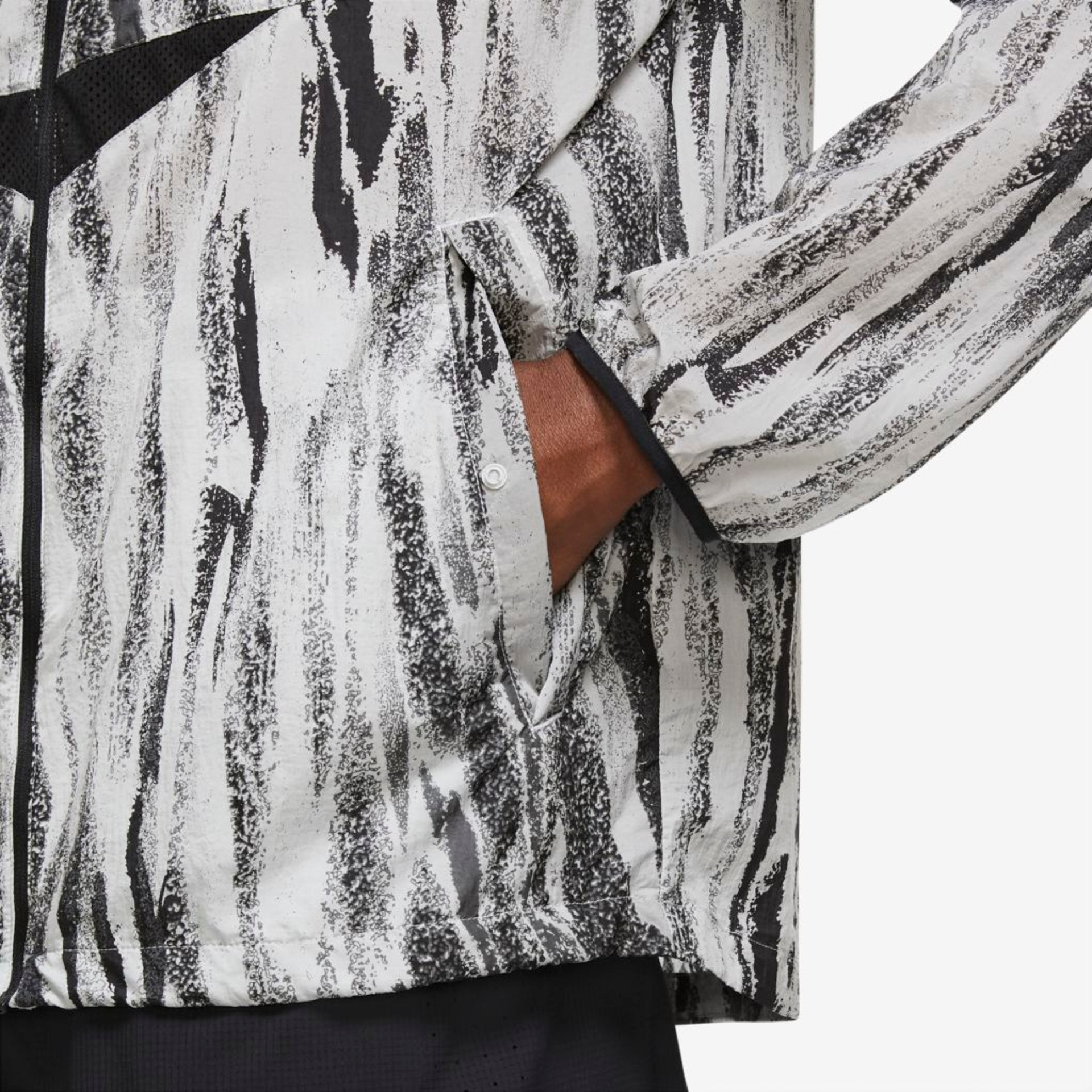 Вітровка чоловіча Nike Windrunner Wild Run White/Grey DA1161-077