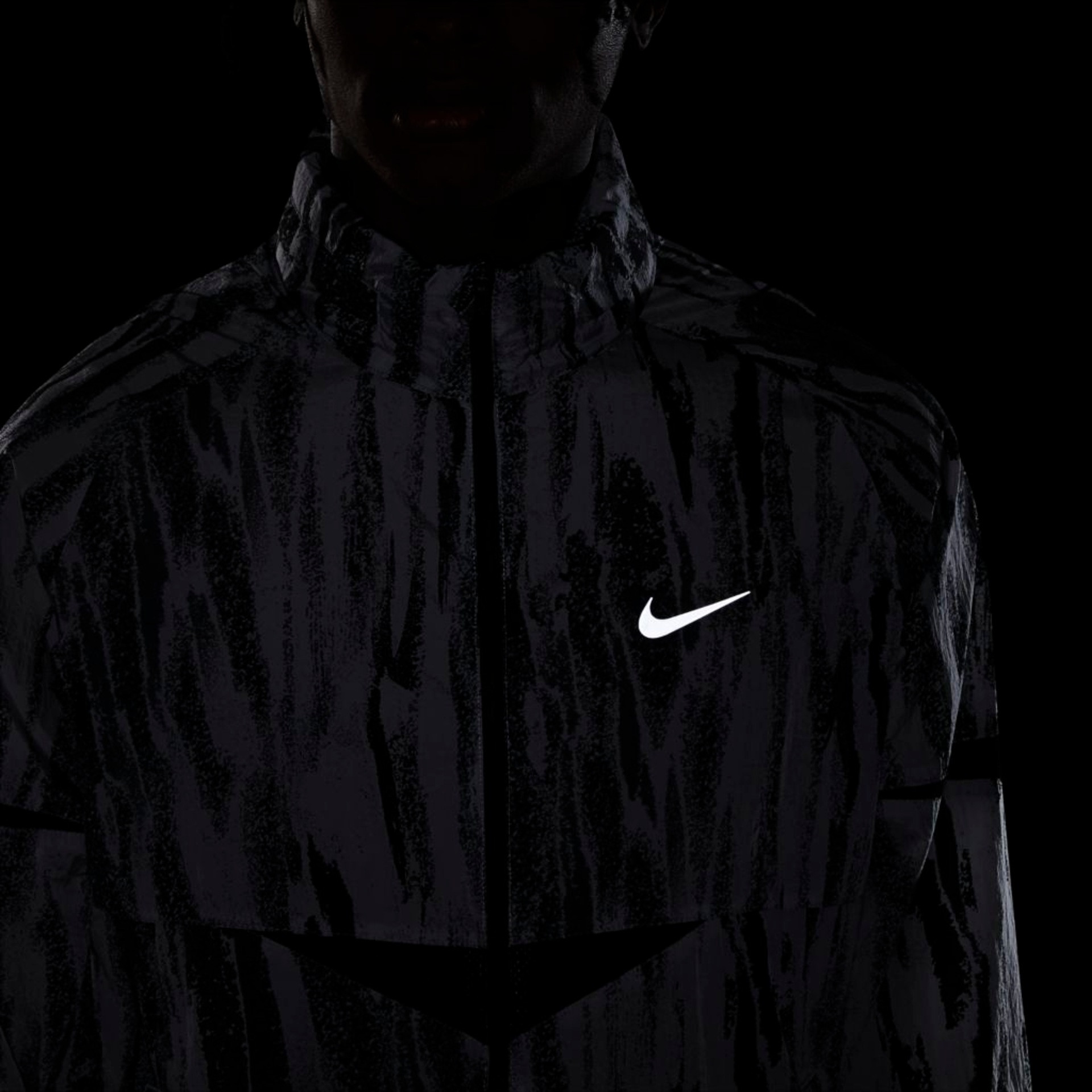 Вітровка чоловіча Nike Windrunner Wild Run White/Grey DA1161-077