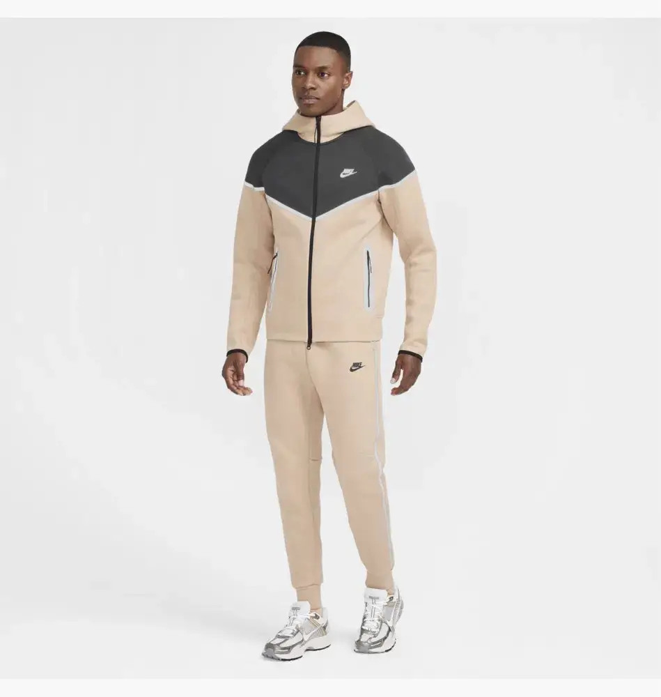 Костюм Nike Tech Fleece Reflective HQ3746-200__HQ3747-200