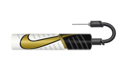 Насос Nike ESSENTIAL BALL PUMP INTL білий, чорний One Size (N.000.1484.180.NS) N.000.1484.180.NS