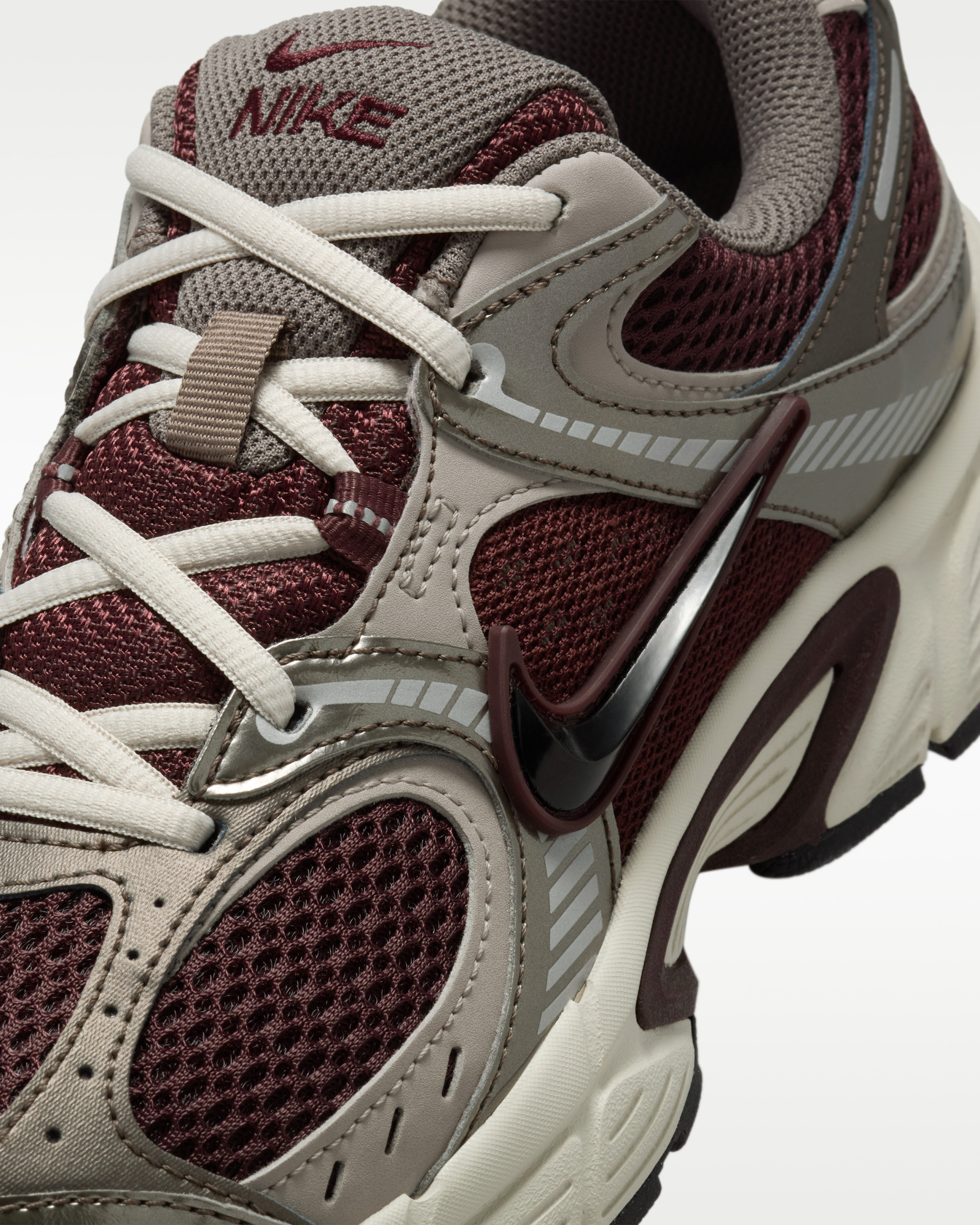Кросівки Nike W V5 RNR HQ7901-602
