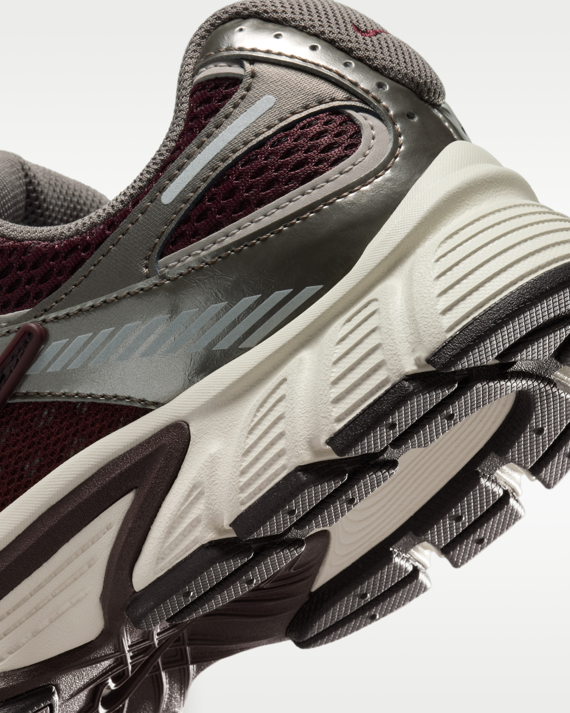Кросівки Nike W V5 RNR HQ7901-602