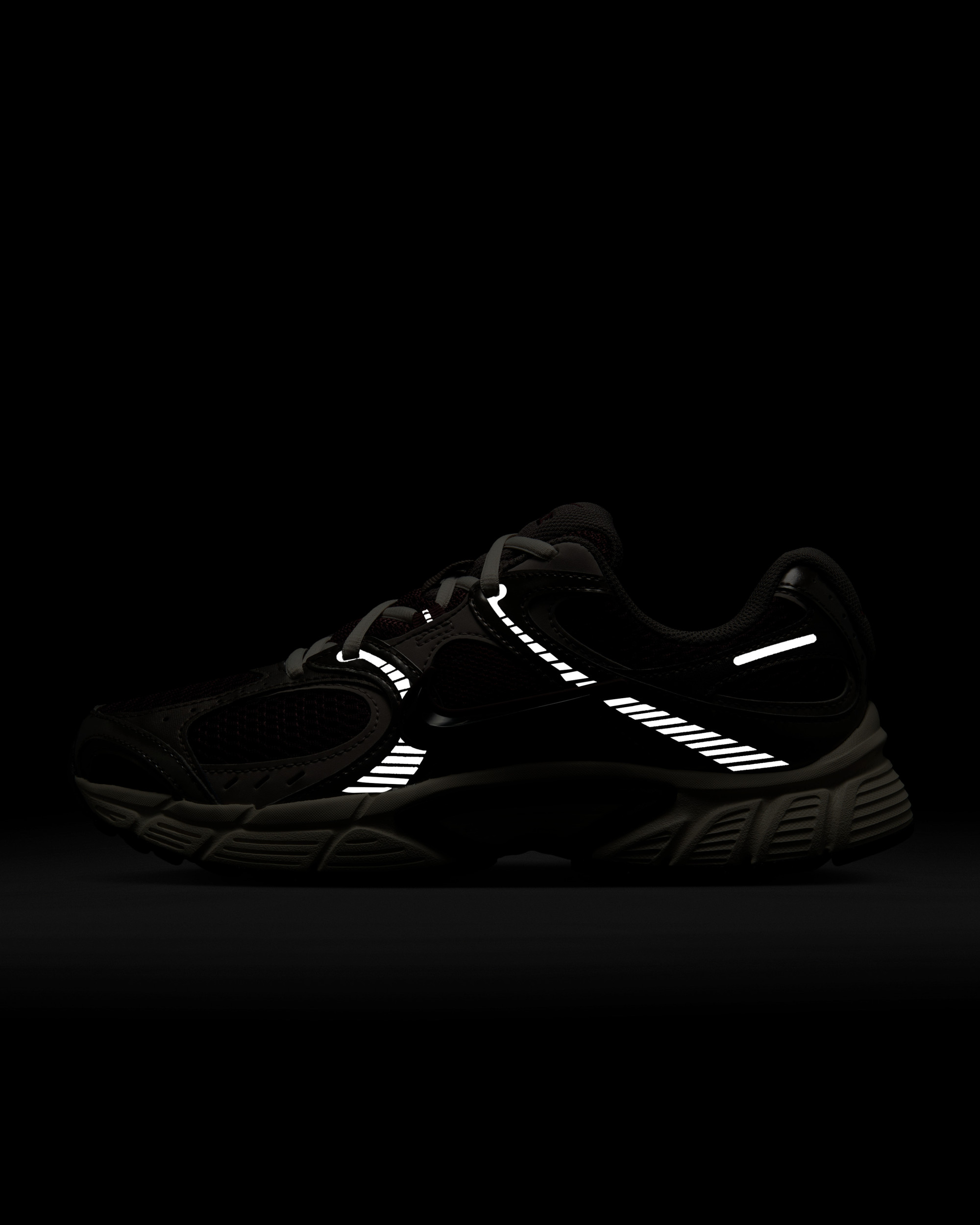 Кросівки Nike W V5 RNR HQ7901-602
