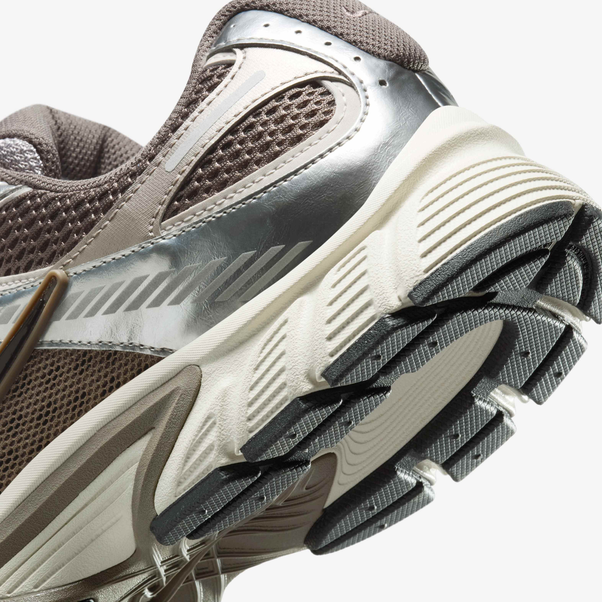 Кросівки Nike V5 RNR HJ5228-200