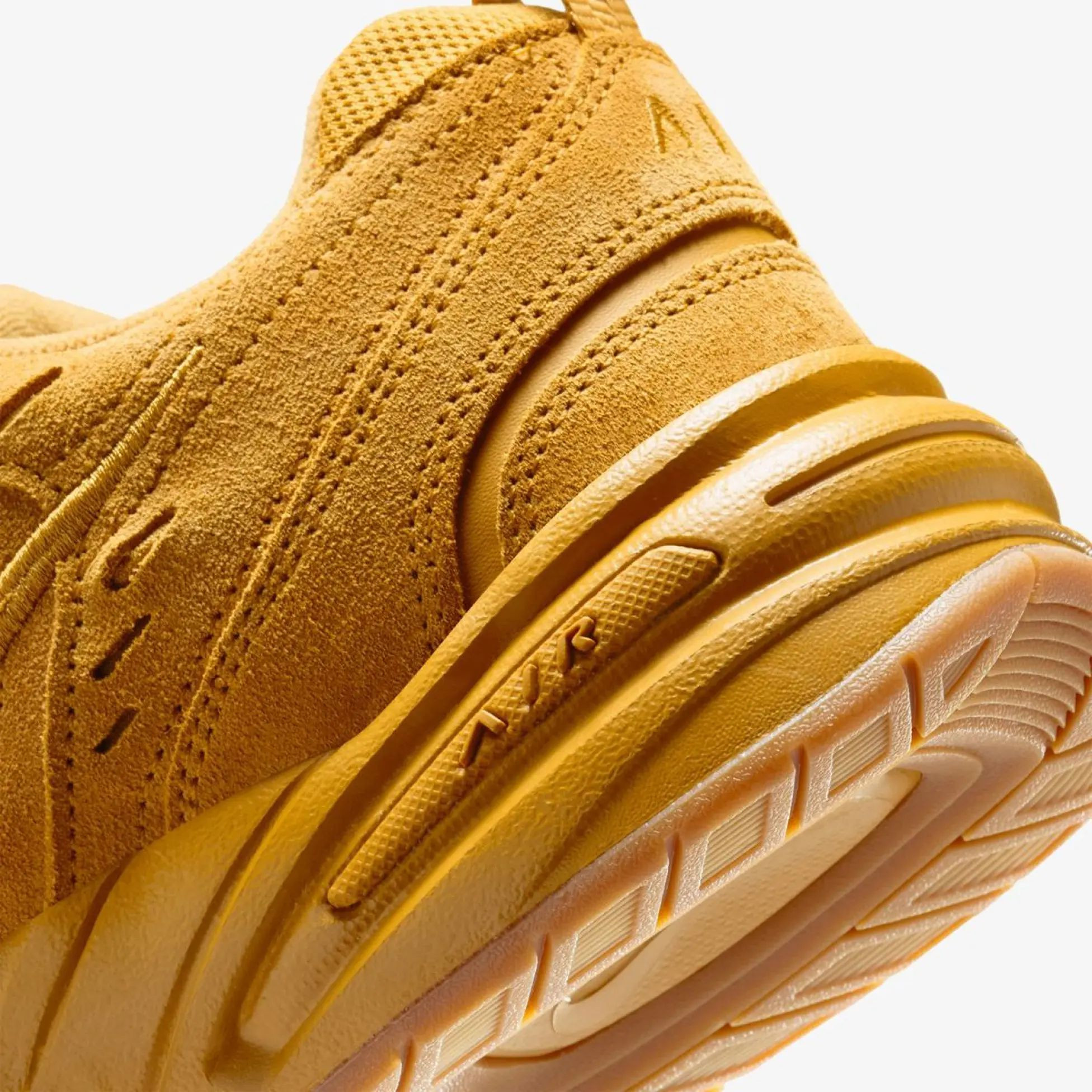 Кросівки Nike AIR MONARCH SE IB2281-700