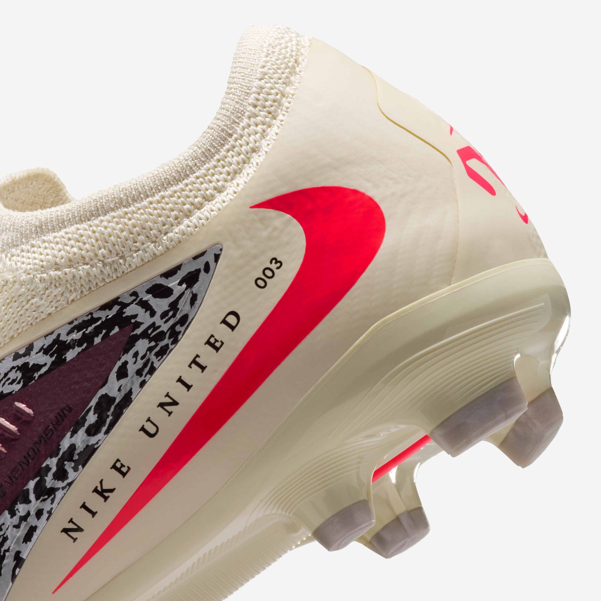 Бутси Nike JR PHANTOM 6 LOW PRO FG/MG NU3 IR4192-661