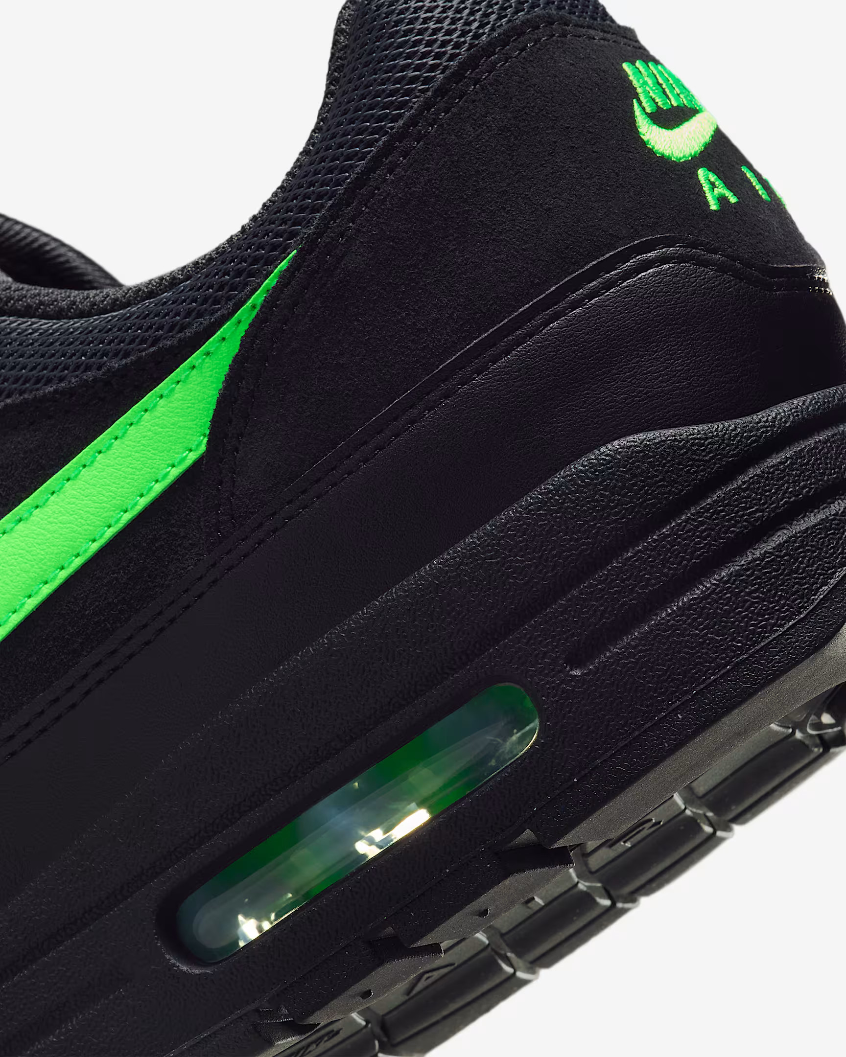 Кросівки Nike AIR MAX 1 ESS FZ5808-012
