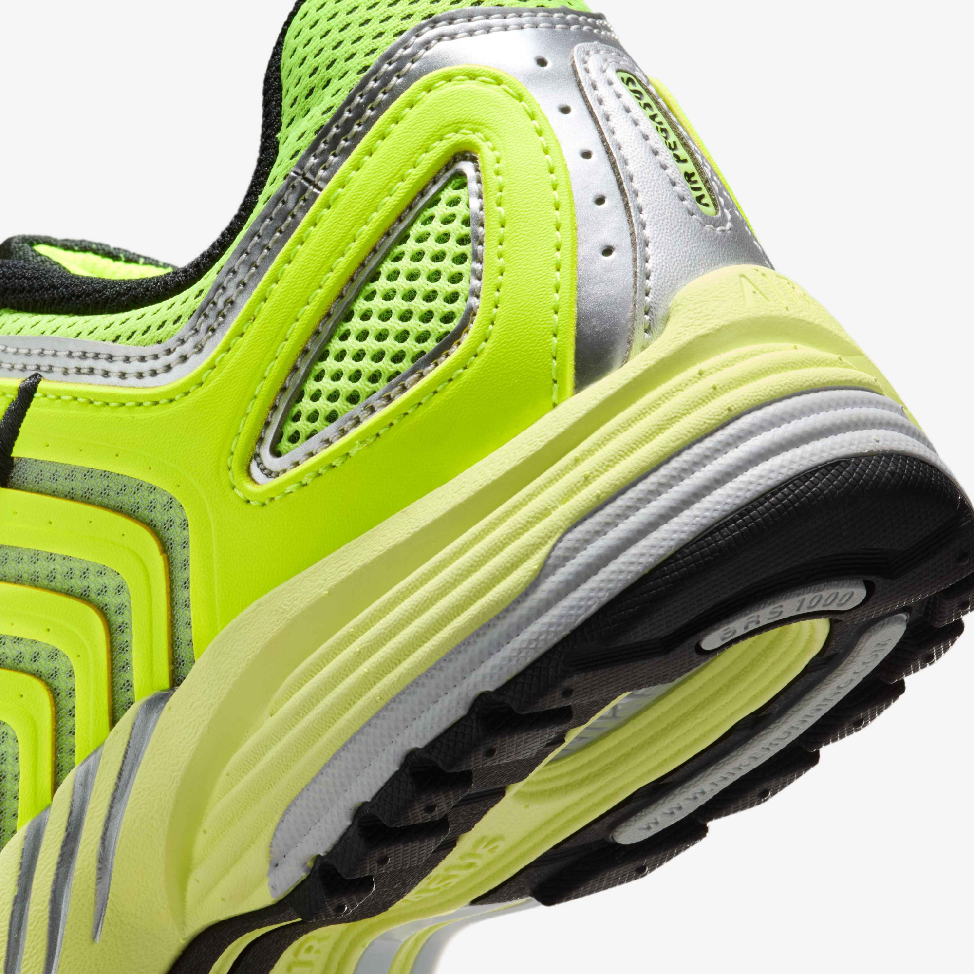 Кросівки жіночі NIKE W AIR PEGASUS 2005 HQ1675-700