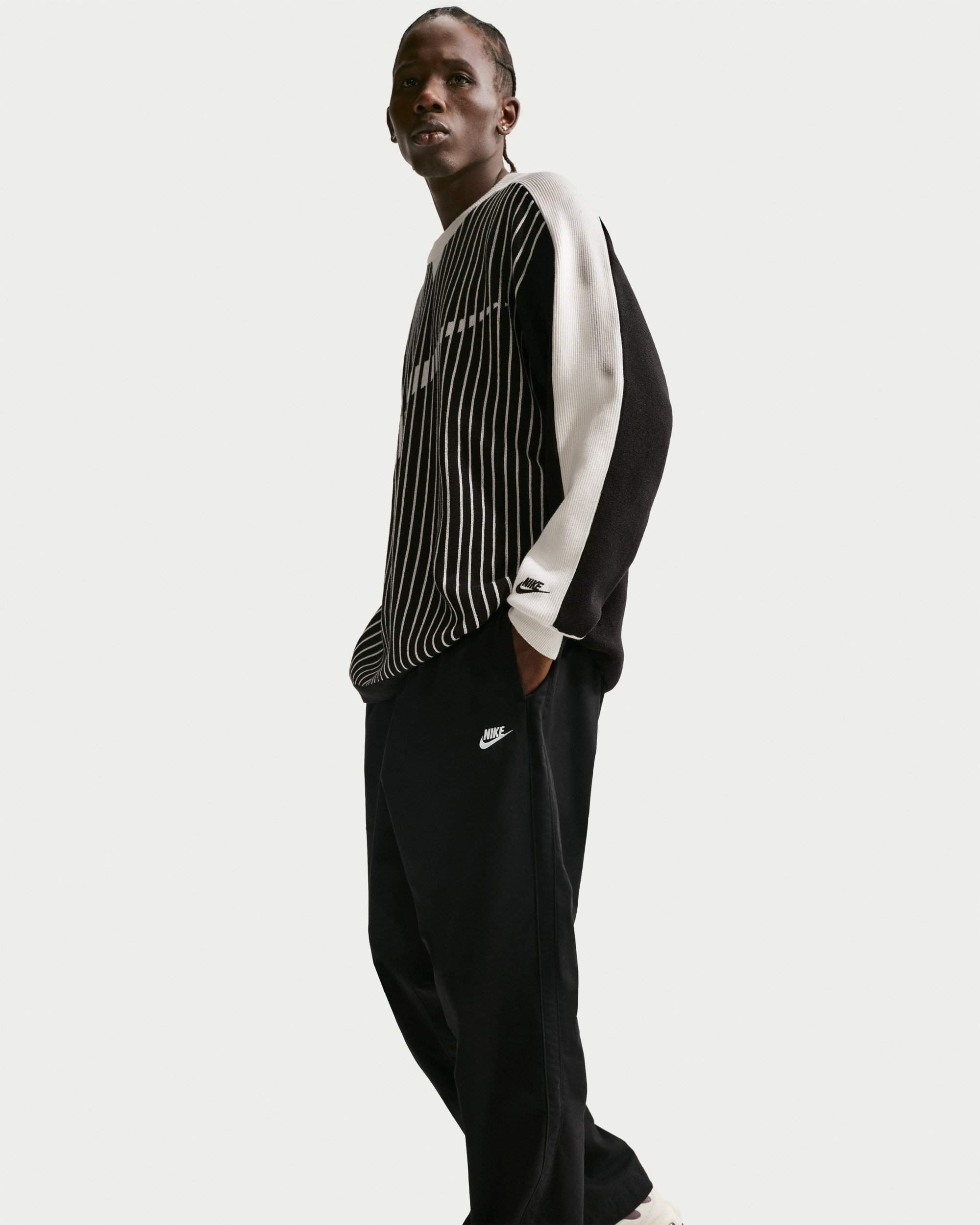 Штани Nike M CLUB BARCELONA PANT IF0734-010