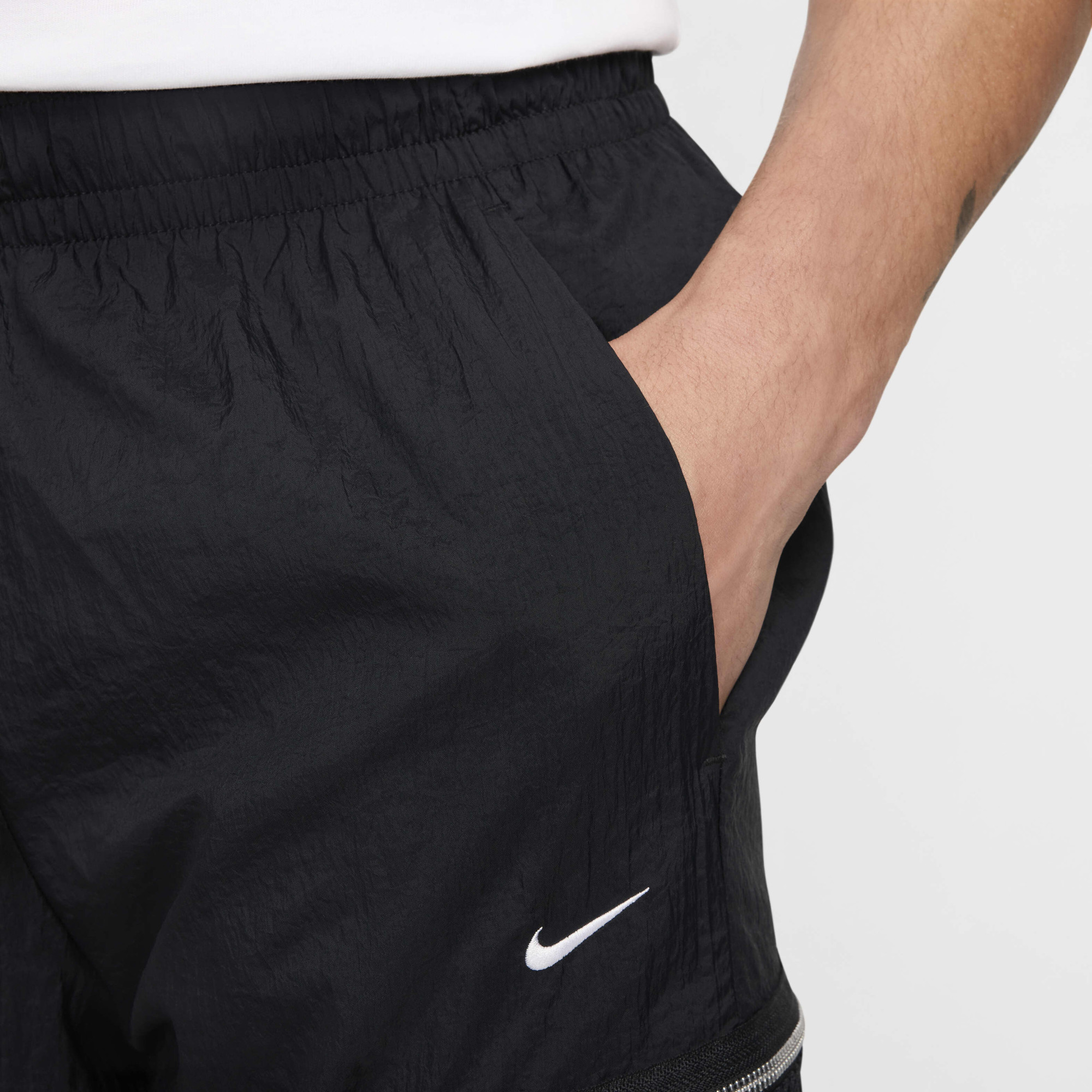 Брюки чоловічі Nike Dna Repel Woven (FN2904-010) FN2904-010