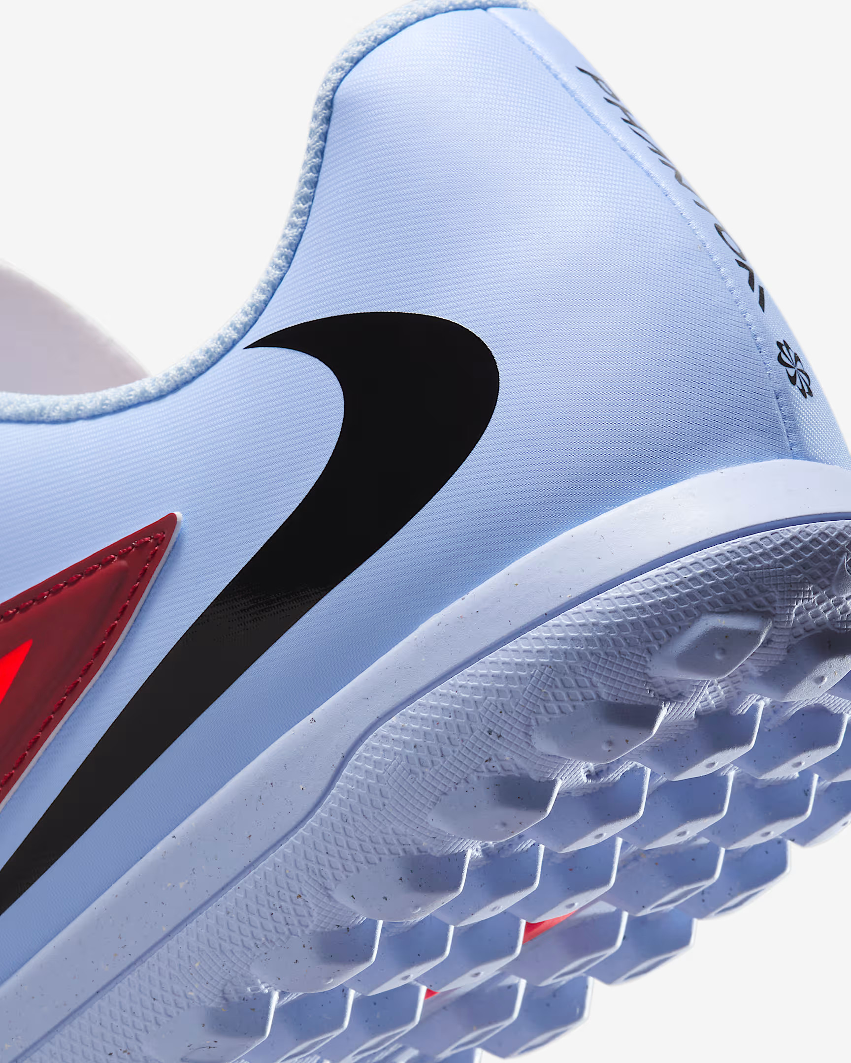 Бутси Nike PHANTOM 6 LOW CLUB TF HQ2324-400