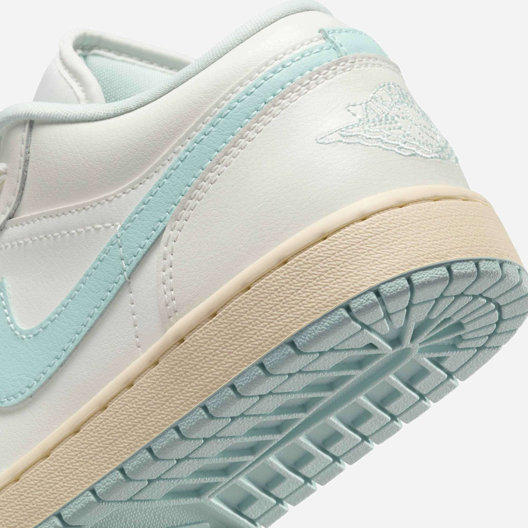 Кросівки W Air Jordan 1 Low Sail Igloo DC0774-134