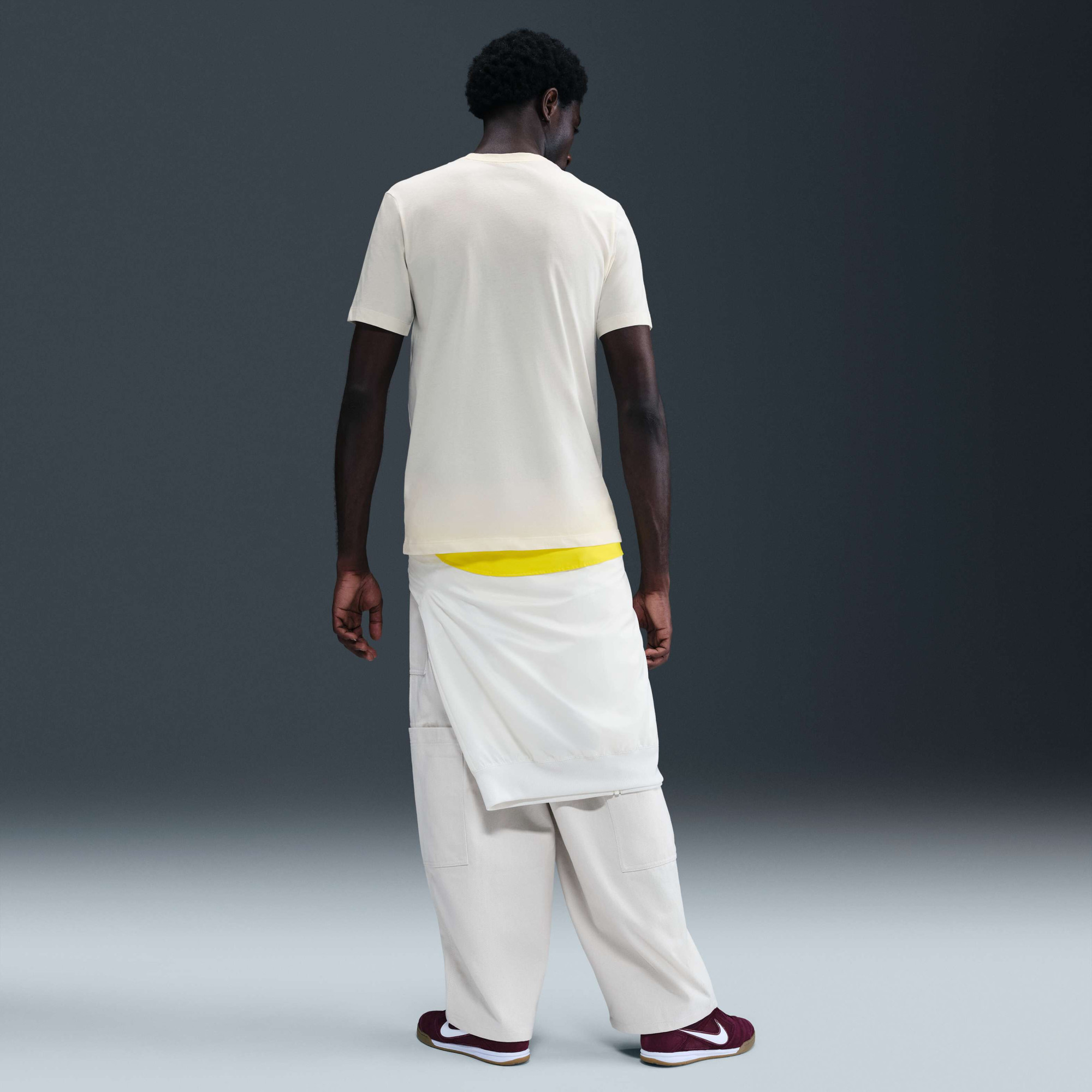 Футболка чоловіча Nike Graphics Beige HQ9264-110