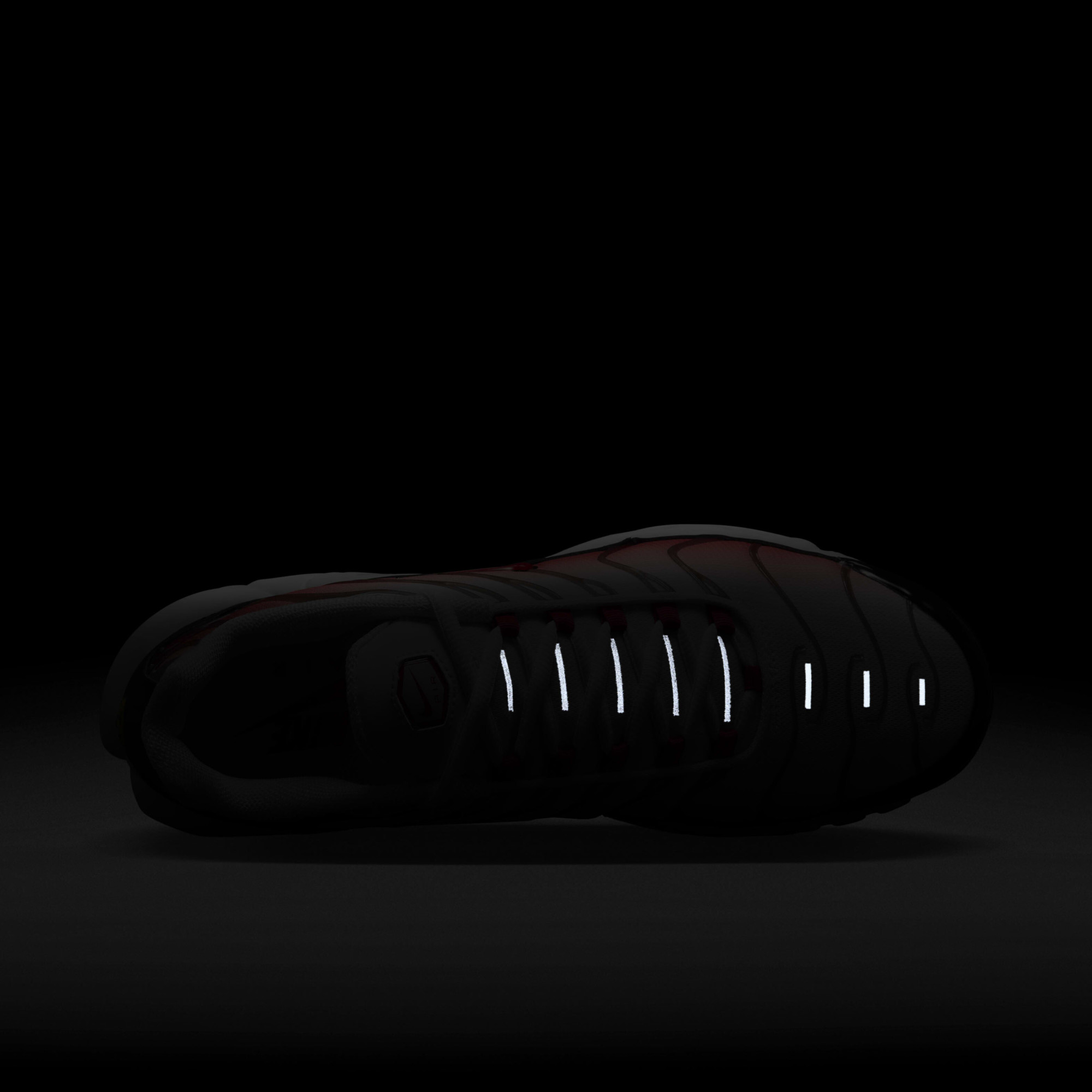 Кросівки чоловічі Nike Air Max Plus White/Red HM9611-100