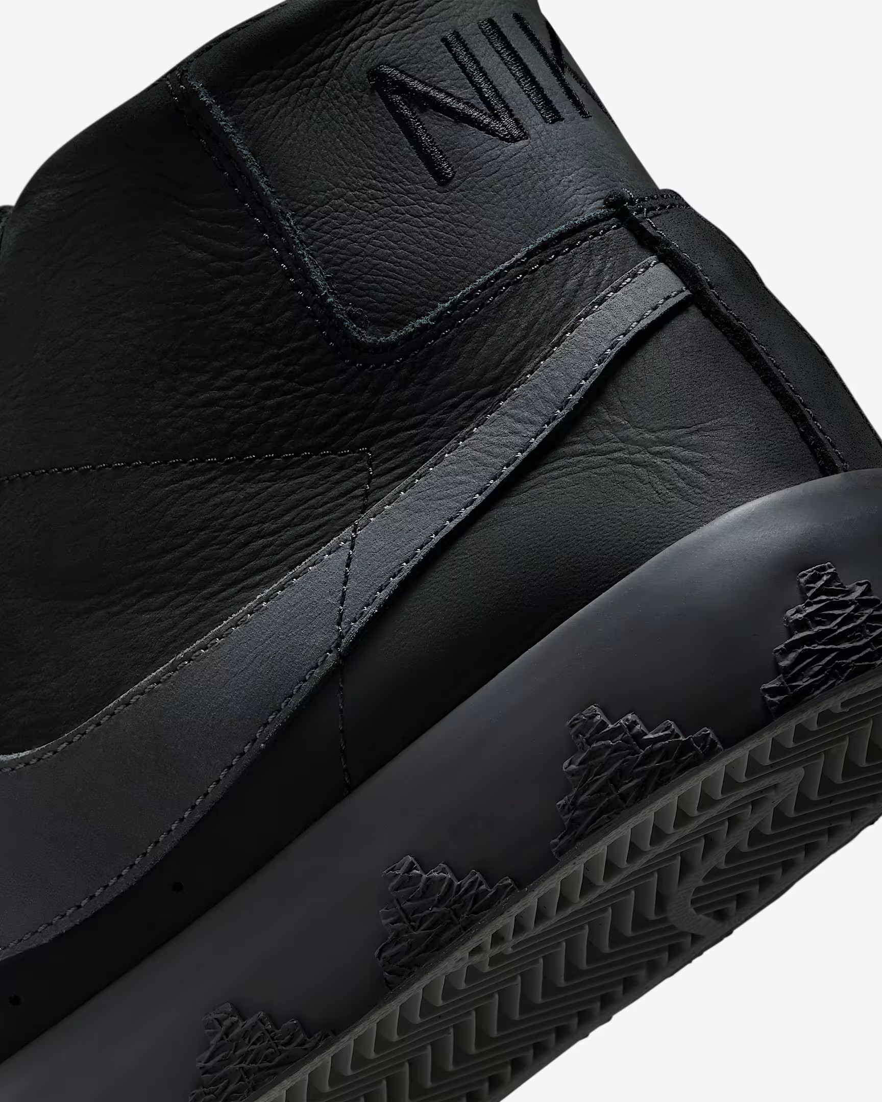 Кросівки NIKE ZOOM BLAZER MID QS FQ0792-001