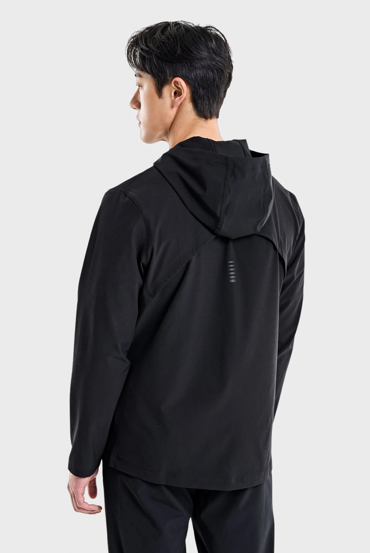 Вітровка OUTRUN THE STORM JACKET 1376794-002 Under Armour L Чорний 1376794-002
