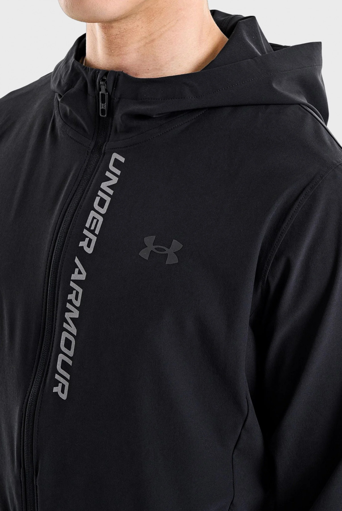 Вітровка OUTRUN THE STORM JACKET 1376794-002 Under Armour L Чорний 1376794-002