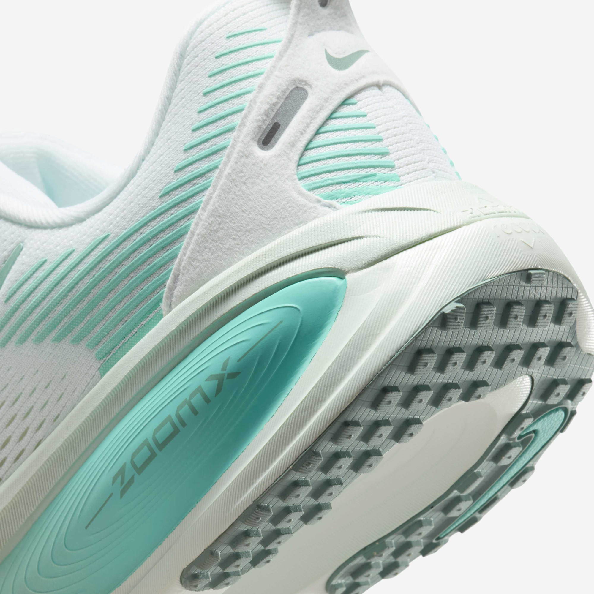 Кросівки W Nike W Air Zoom Vomero 18 HM6804-106