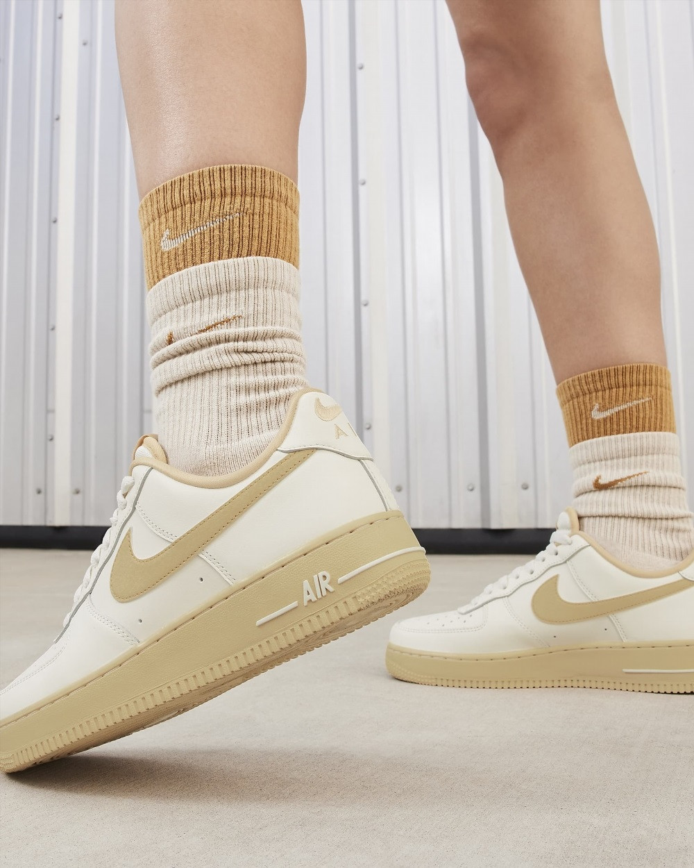 Кросівки жіночі Nike Air Force 1 Low Beige FZ3597-133 38.5 FZ3597-133