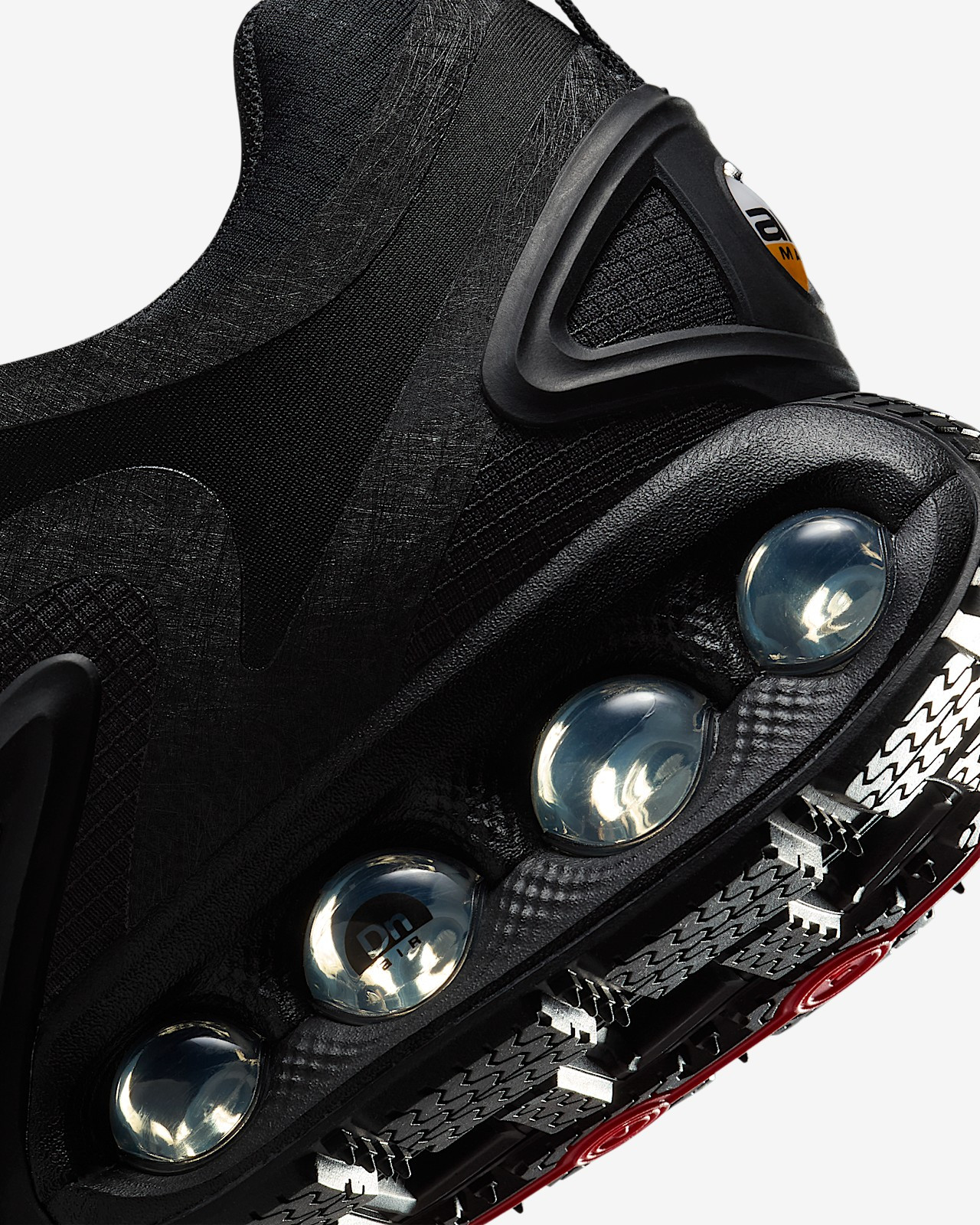 Кросівки Nike AIR MAX DN ROAM HQ8605-001