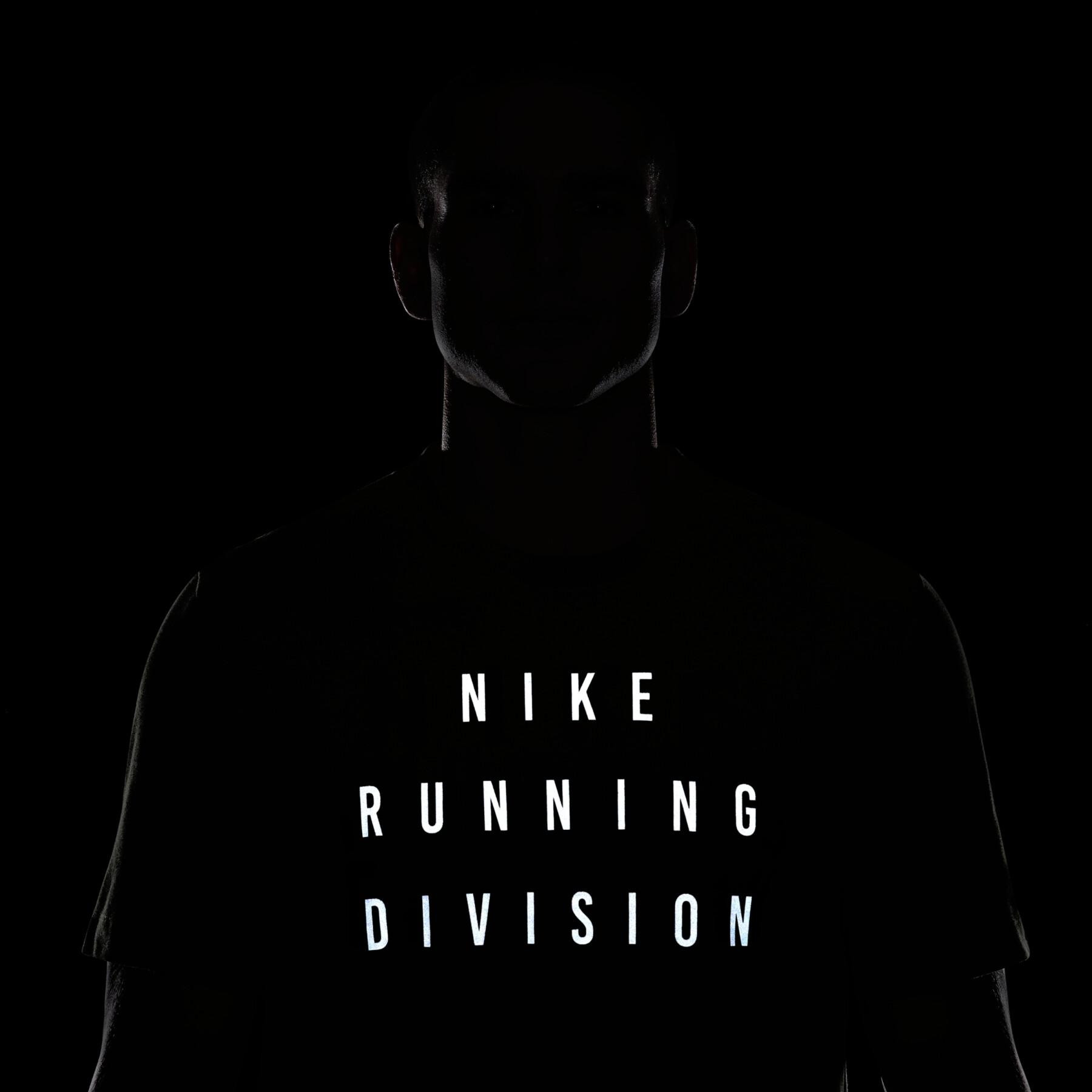 Футболка Nike DriFIT Running Division FN0829-222