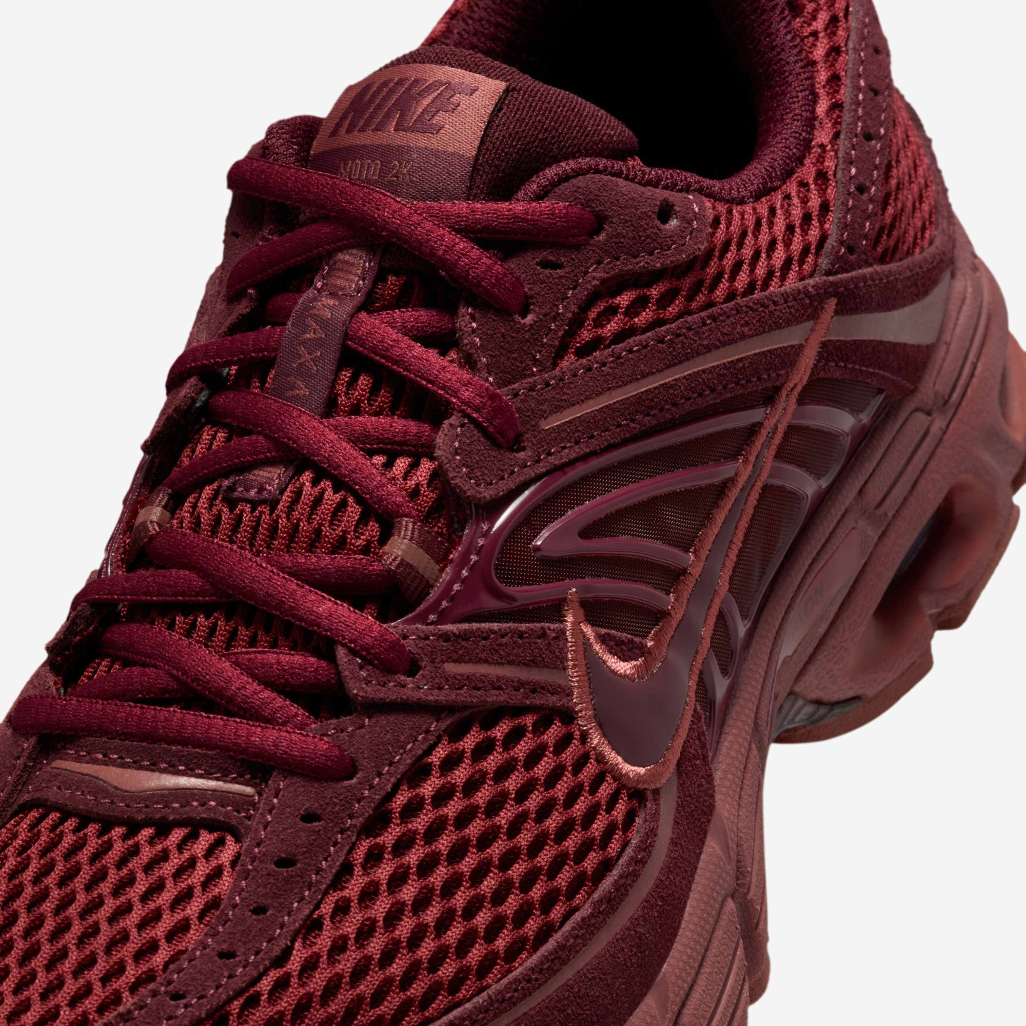 Кросівки Nike W AIR MAX MOTO 2K IM9570-600