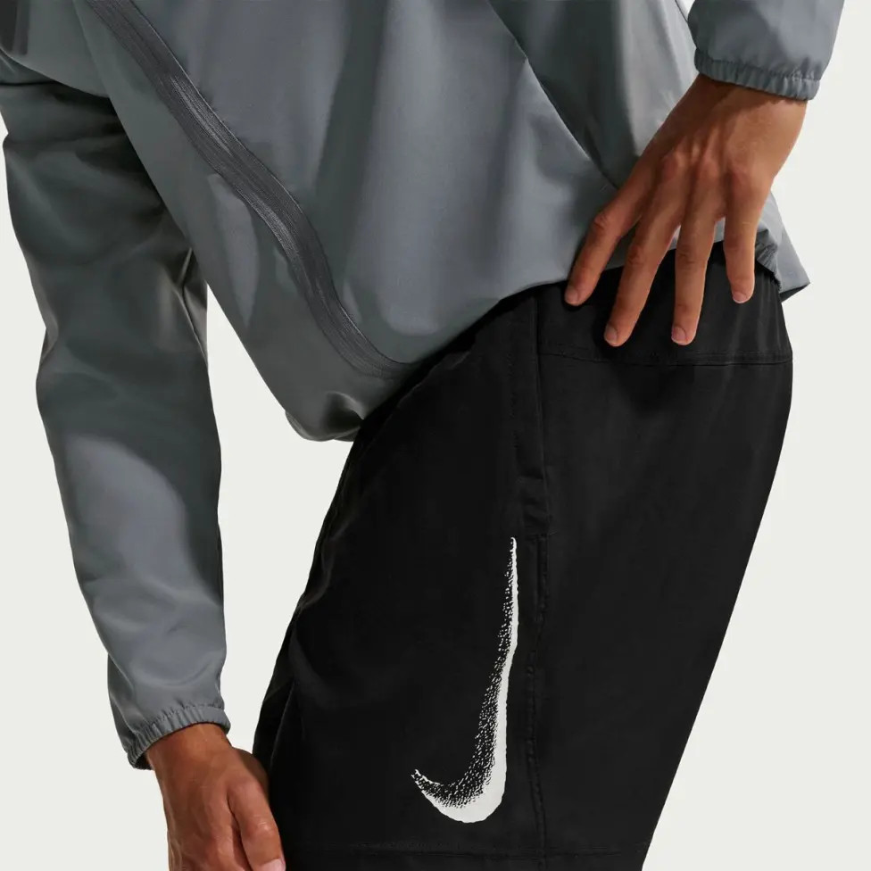 Шорти M NK DF FORM 7IN SHORT GFX IF2996-010 Nike S Чорний IF2996-010