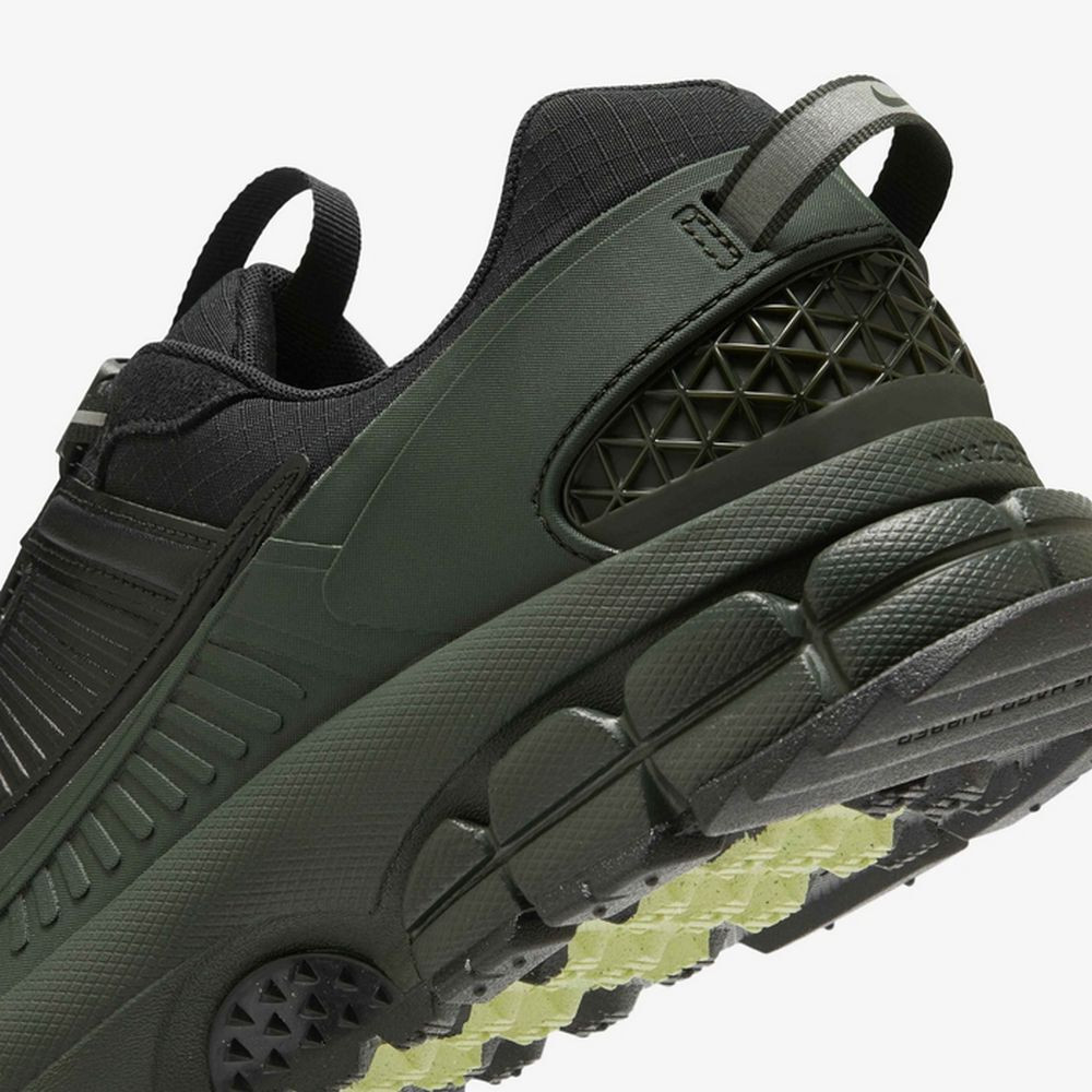 Кросівки Nike Zoom Vomero 5 Roam FV2295-300