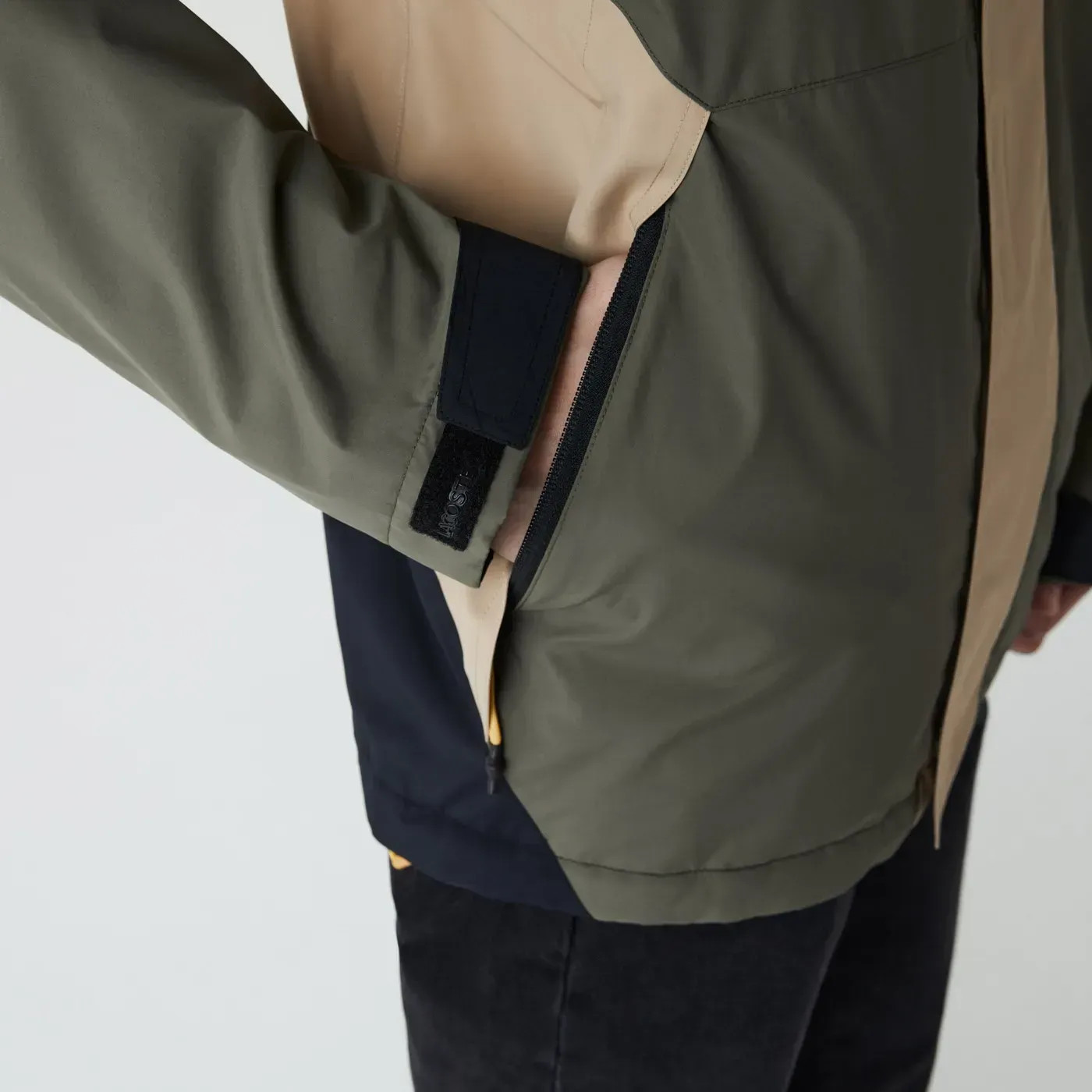 Куртка Insulution Jacket BH0098 00 JJK