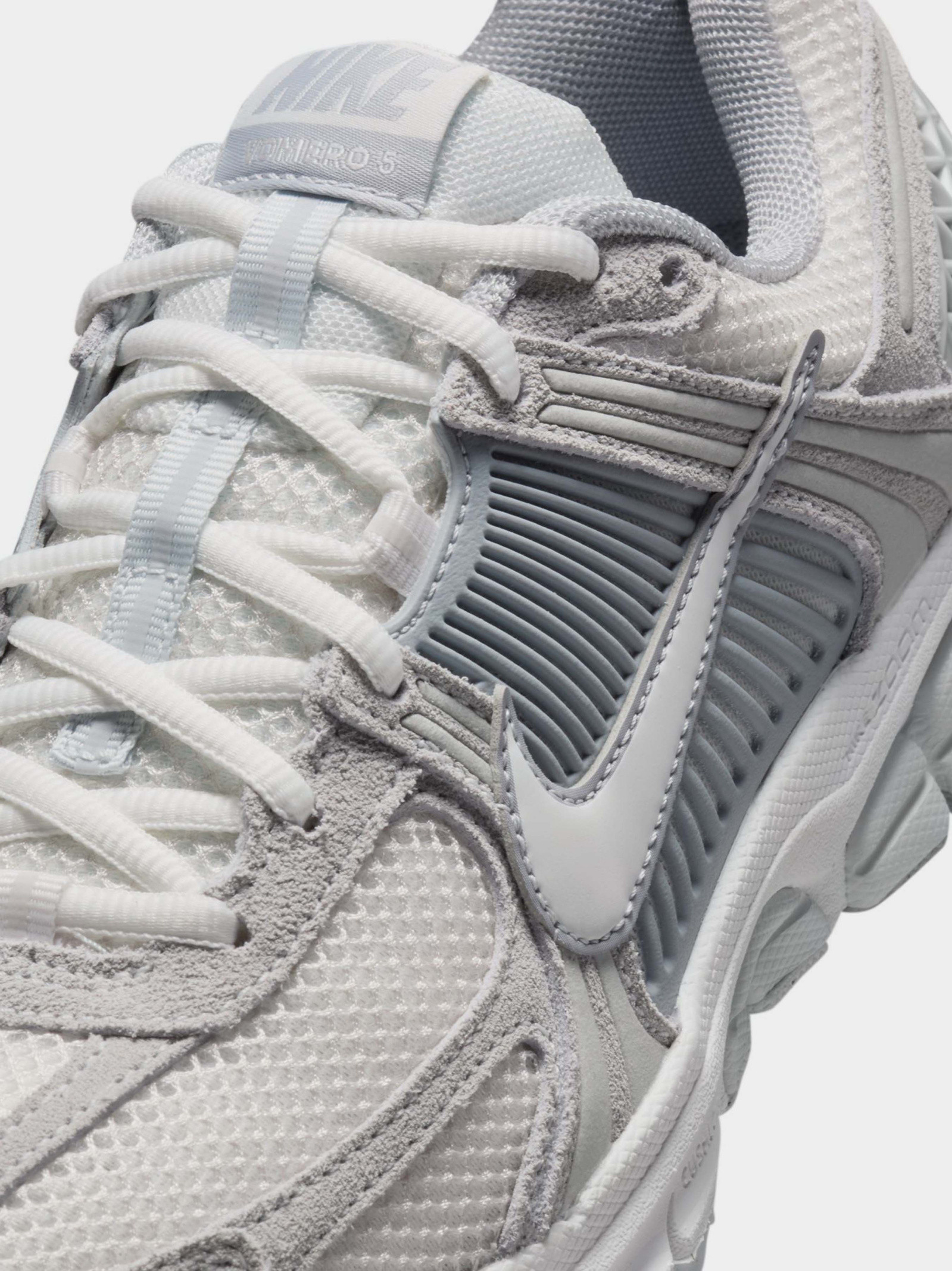 Кросівки Nike W ZOOM VOMERO 5 HQ0458-001