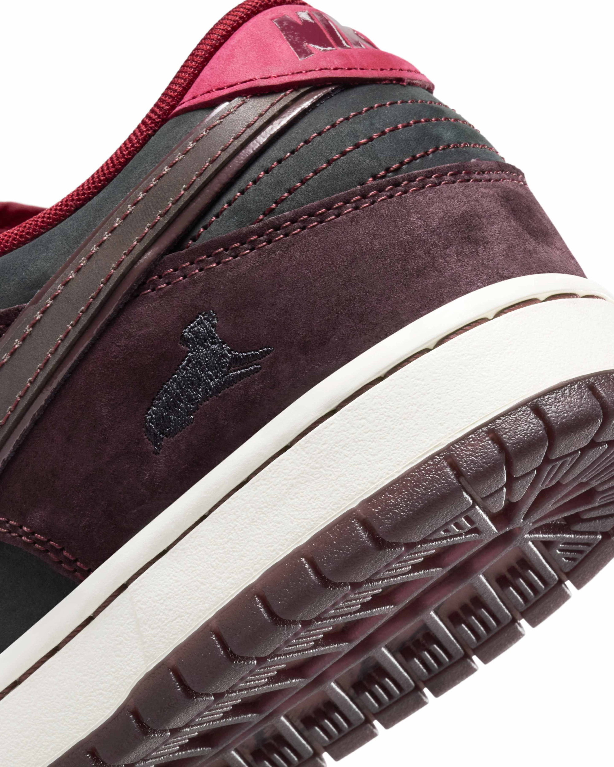 Кросівки W  Nike Dunk Low Pro SB QS 'Mahogany Dark Beetroot' FZ1289-200