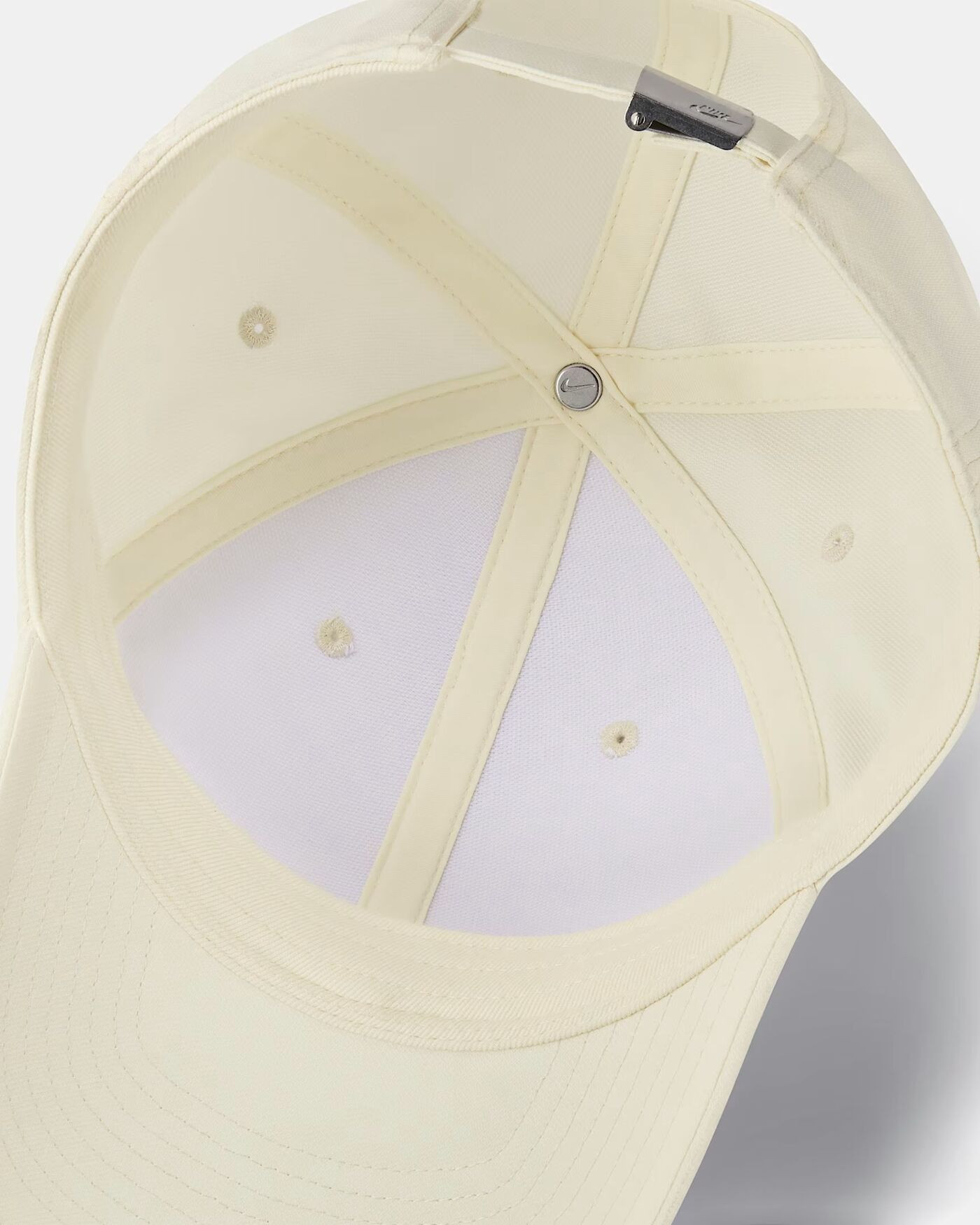 Бейсболка унісекс Nike Dri-Fit Club Metal Logo White FB5371-113