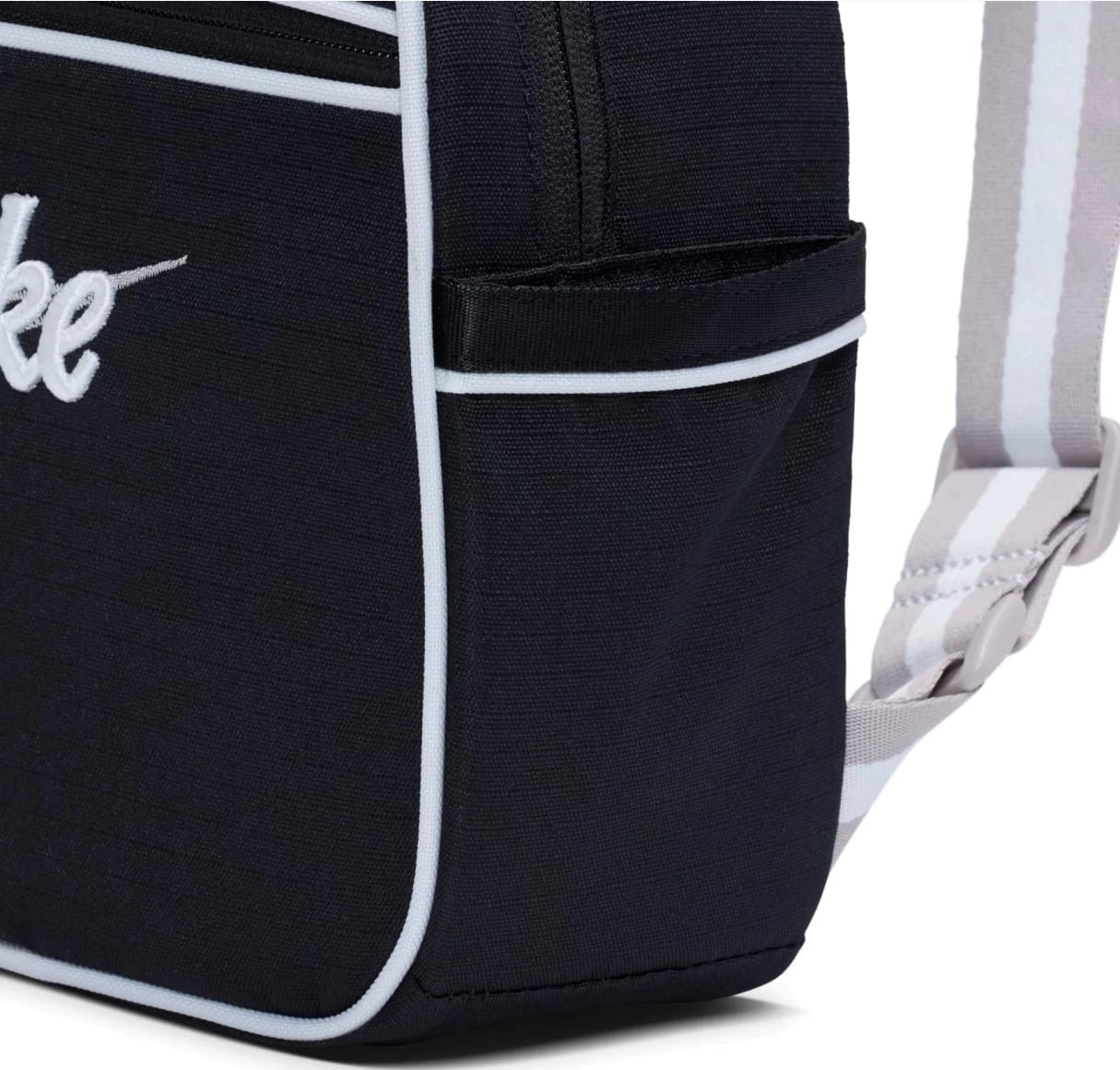 Рюкзак Nike NSW FUTURA 365 MINI BKPK-RETRO 6L чорний Жін 25 х 20 х 10 см FQ5559-011