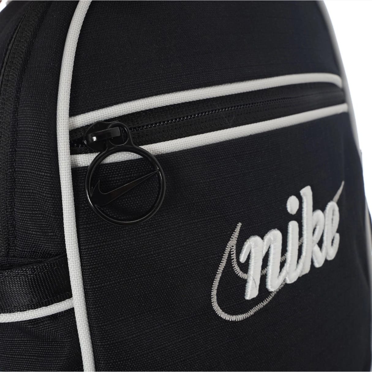 Рюкзак Nike NSW FUTURA 365 MINI BKPK-RETRO 6L чорний Жін 25 х 20 х 10 см FQ5559-011