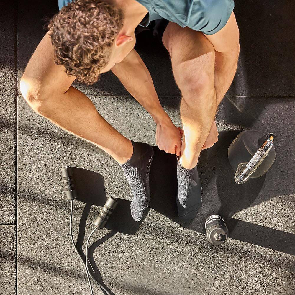 Шкарпетки для йоги Adidas Studio Socks чорний Уні S/M ADSK-10000BK