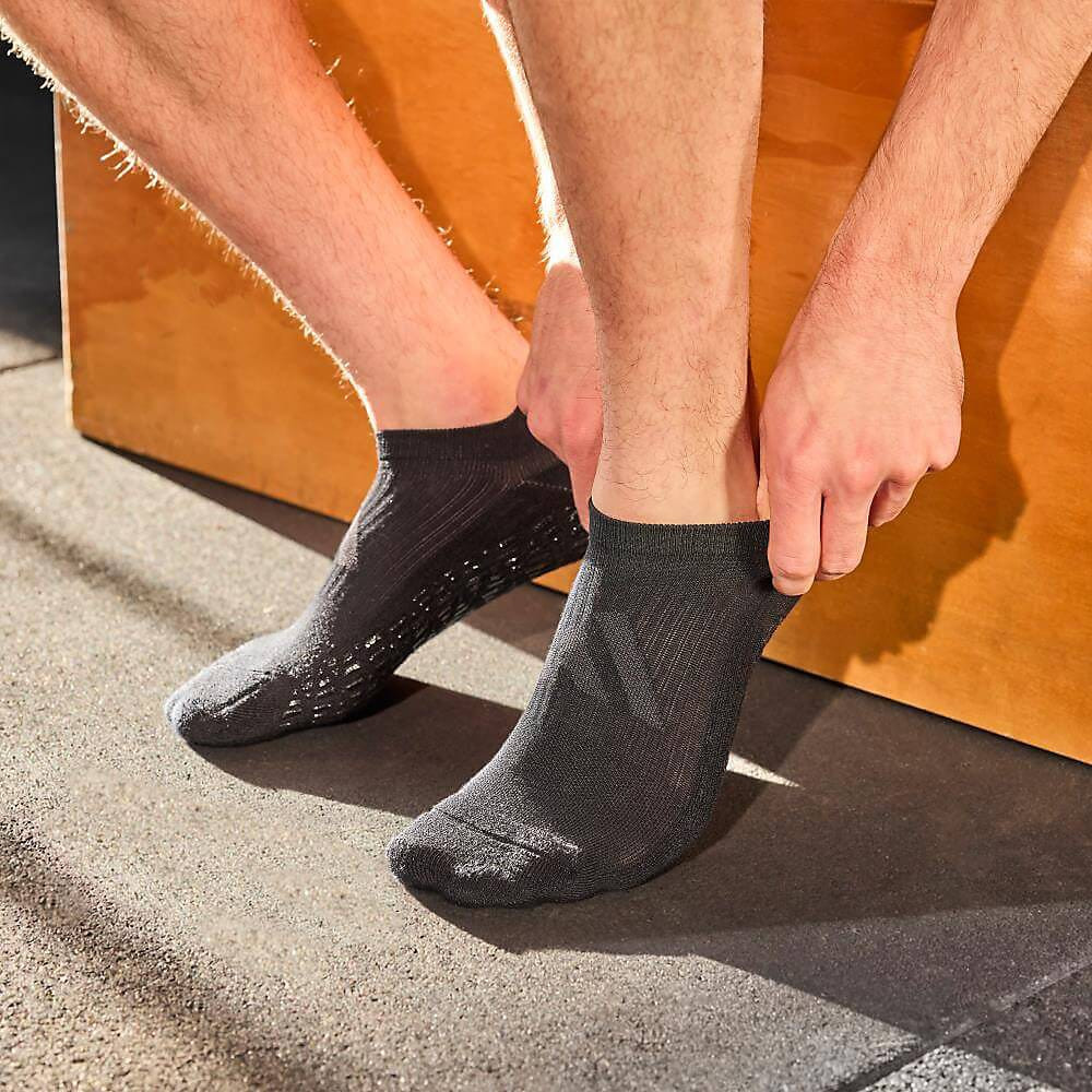 Шкарпетки для йоги Adidas Studio Socks чорний Уні S/M ADSK-10000BK