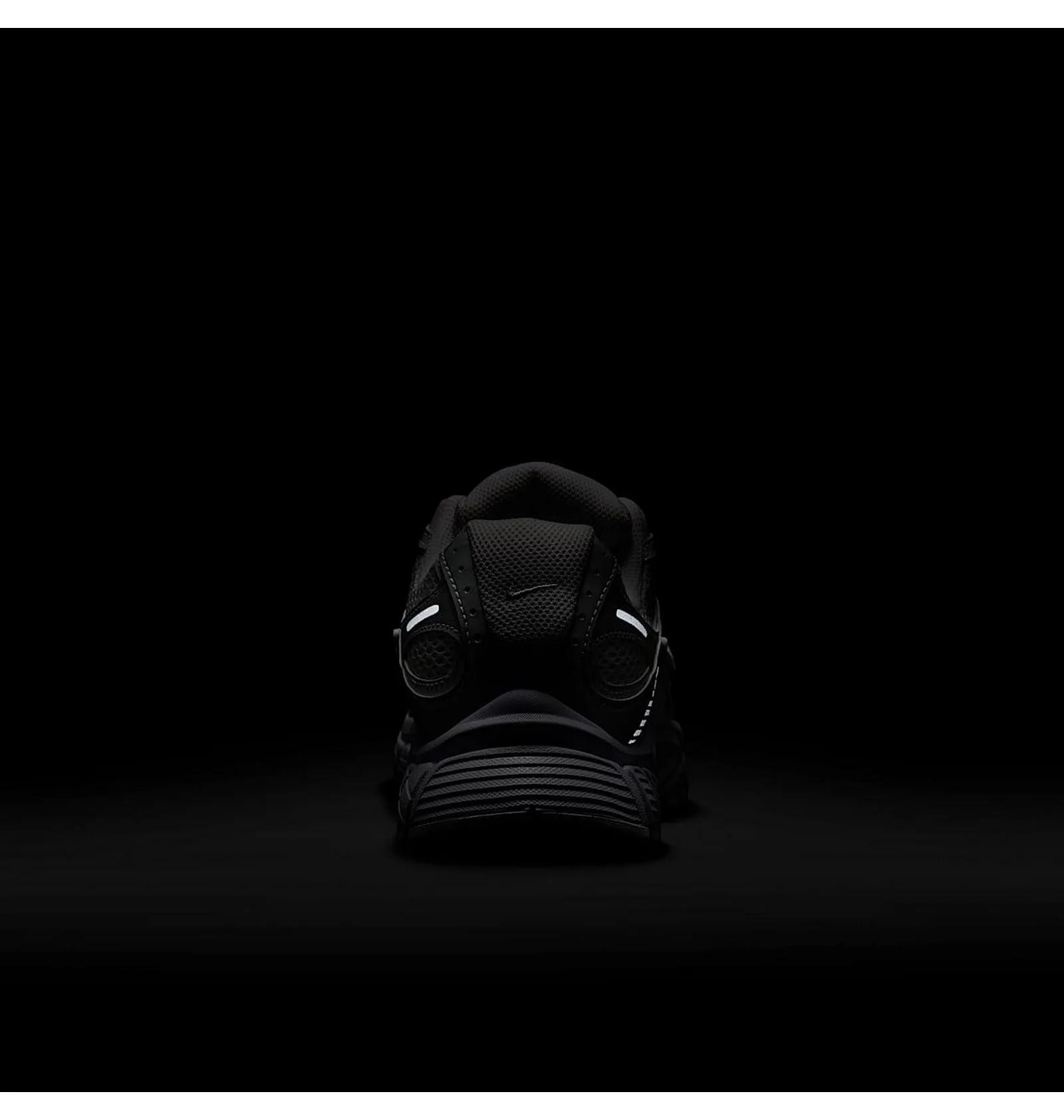 Кросівки жіночі Nike V5 RNR HQ7901-101