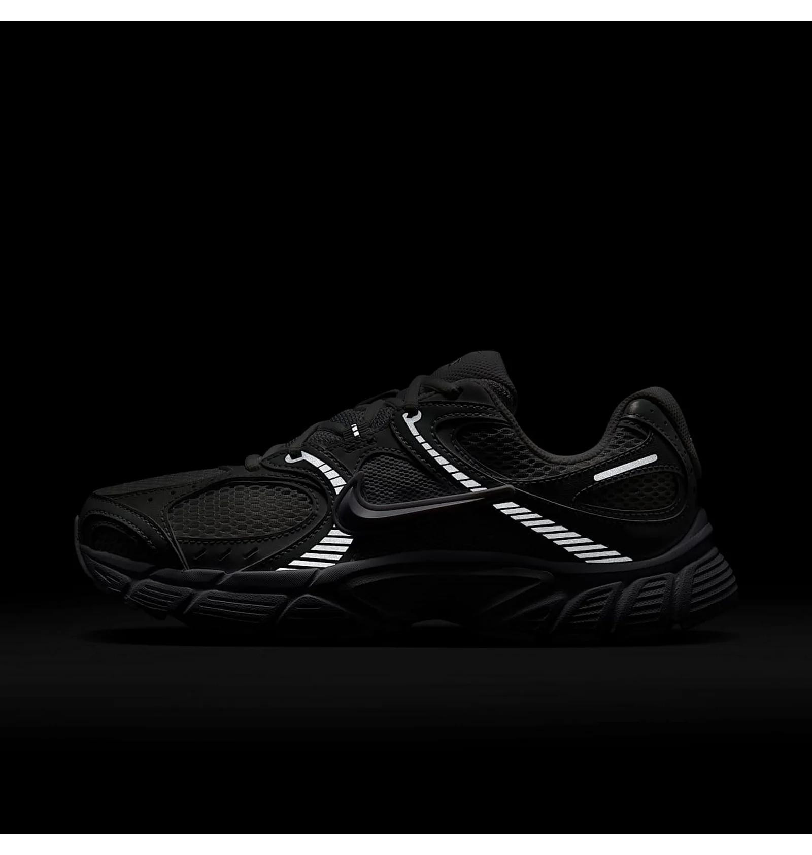 Кросівки жіночі Nike V5 RNR HQ7901-101