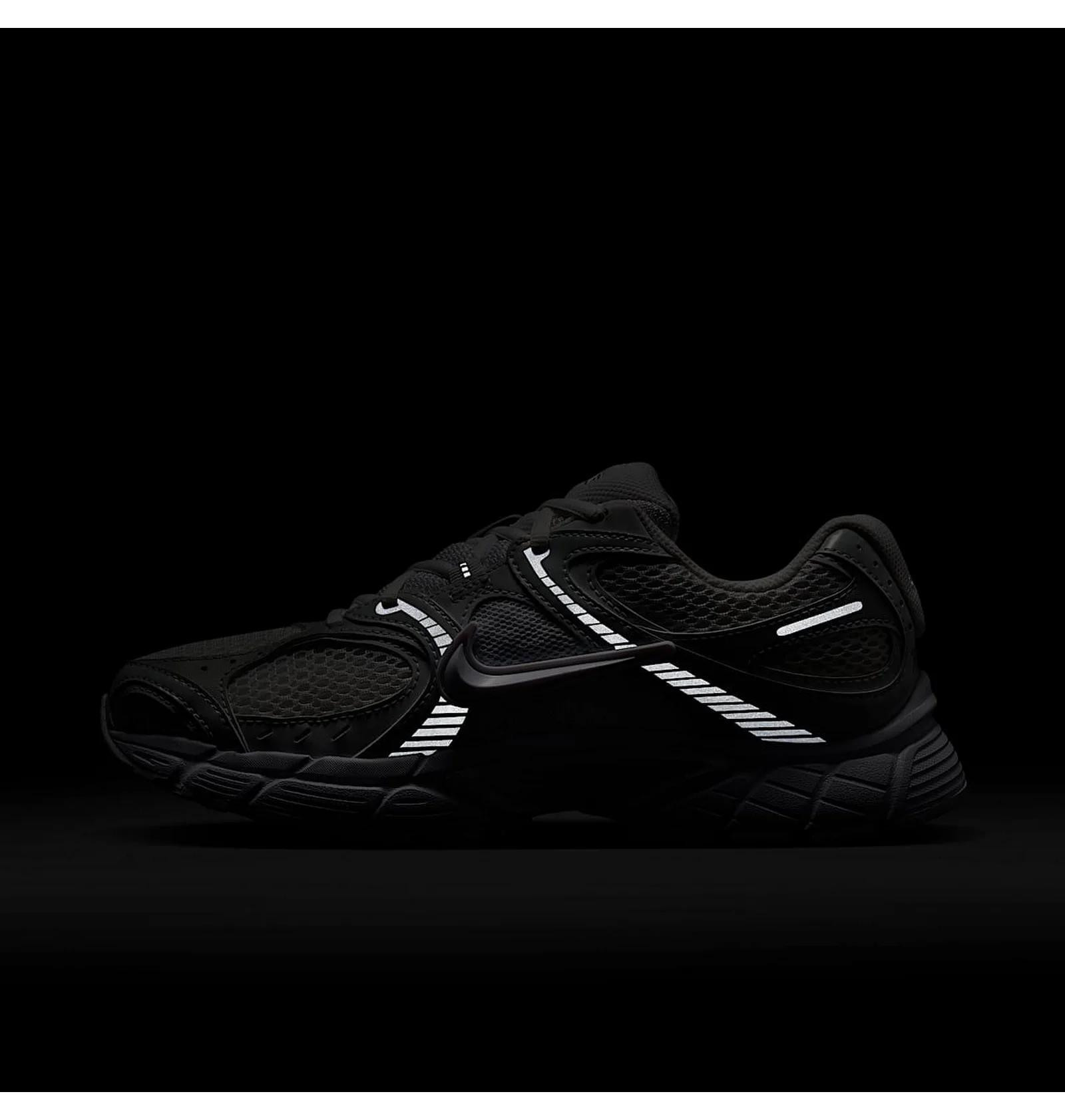 Кросівки жіночі Nike V5 RNR HQ7901-101