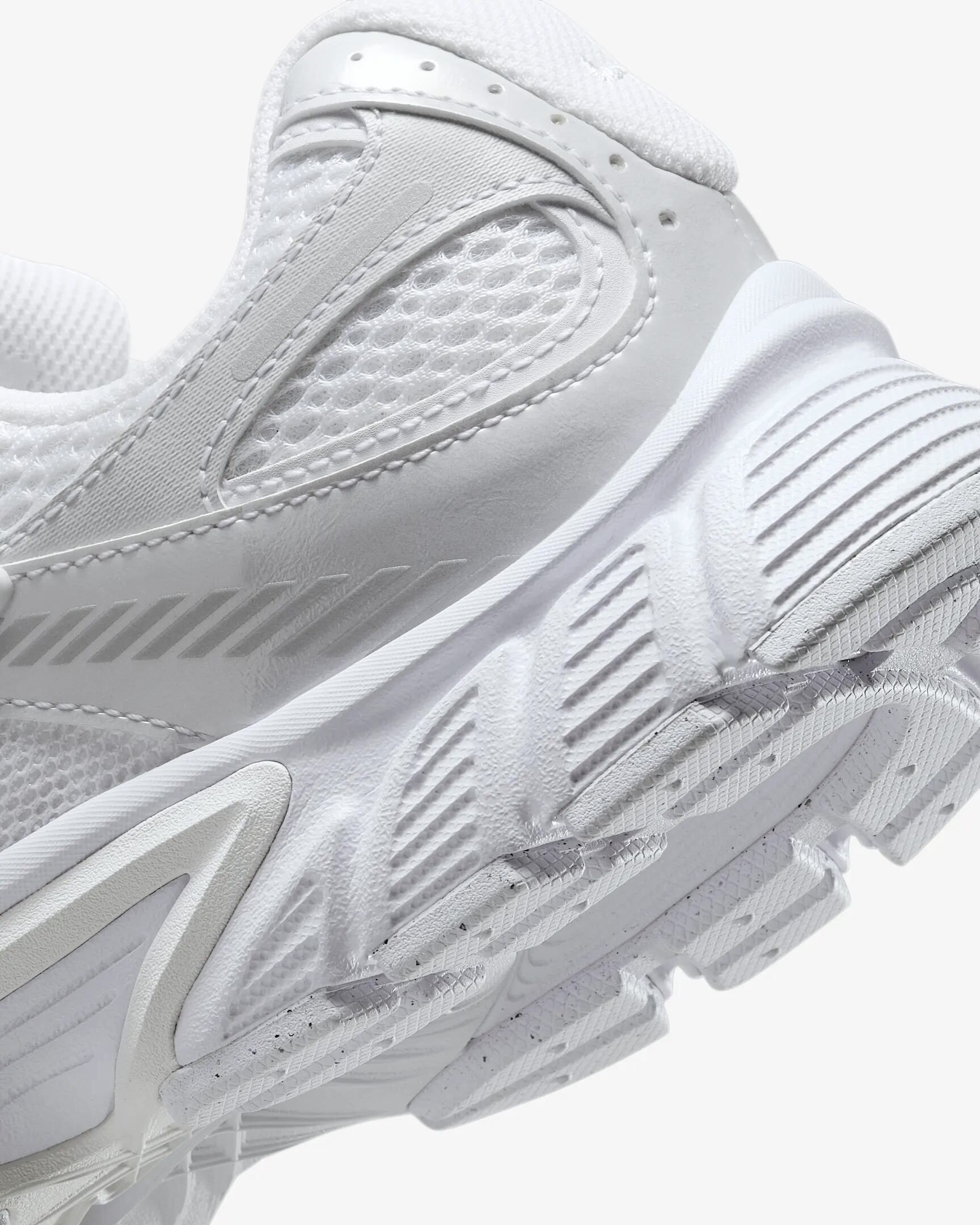 Кросівки жіночі Nike V5 RNR HQ7901-101