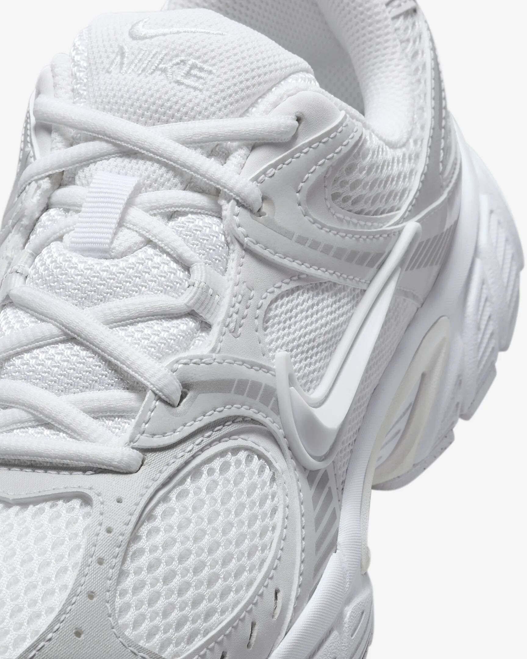 Кросівки жіночі Nike V5 RNR HQ7901-101