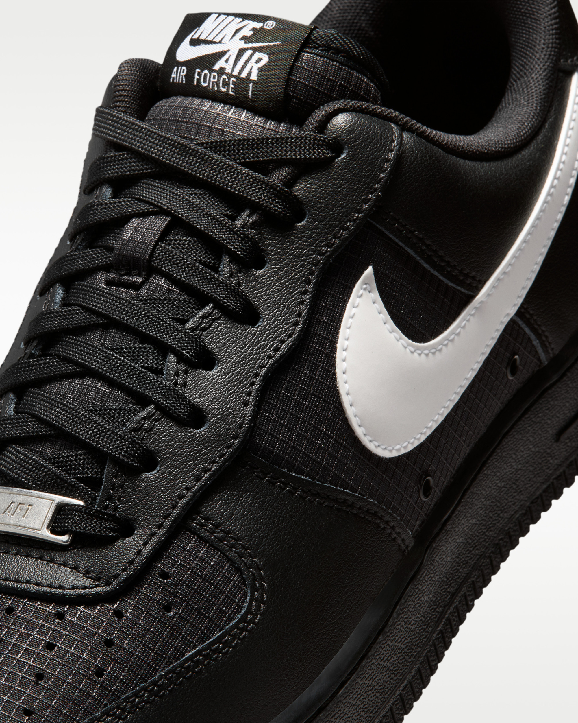 Кросівки Nike AIR FORCE 1 07 LV8 IR0952-001
