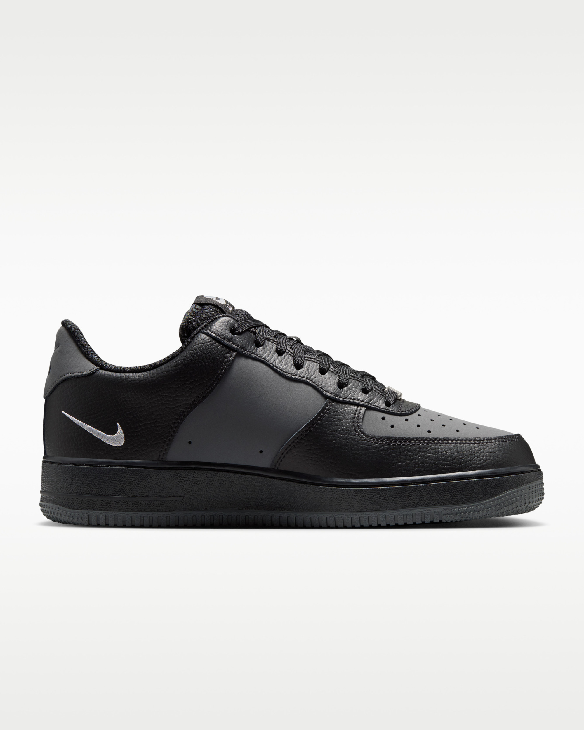 Кросівки Nike AIR FORCE 1 07 LV8 IR1475-010