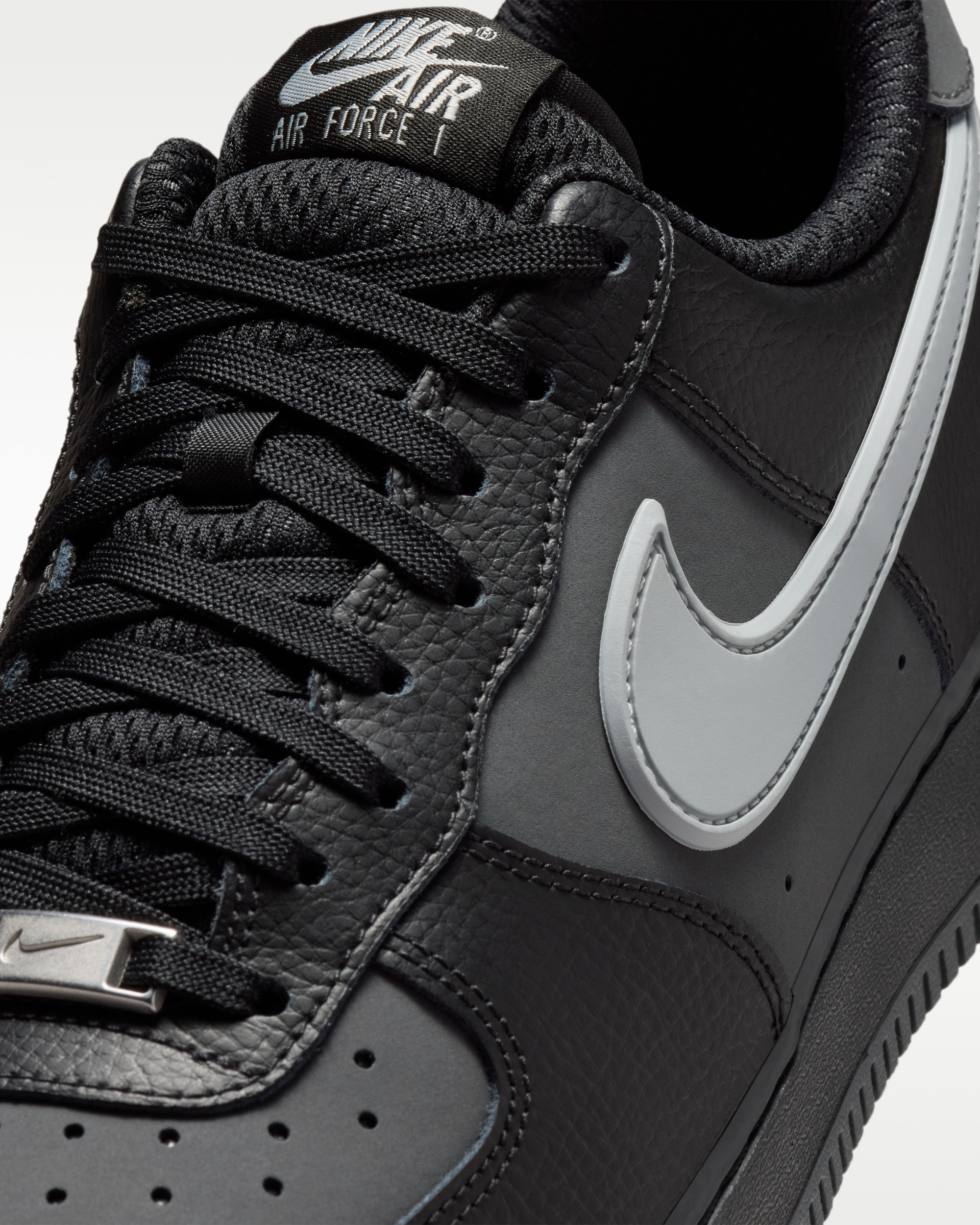 Кросівки Nike AIR FORCE 1 07 LV8 IR1475-010