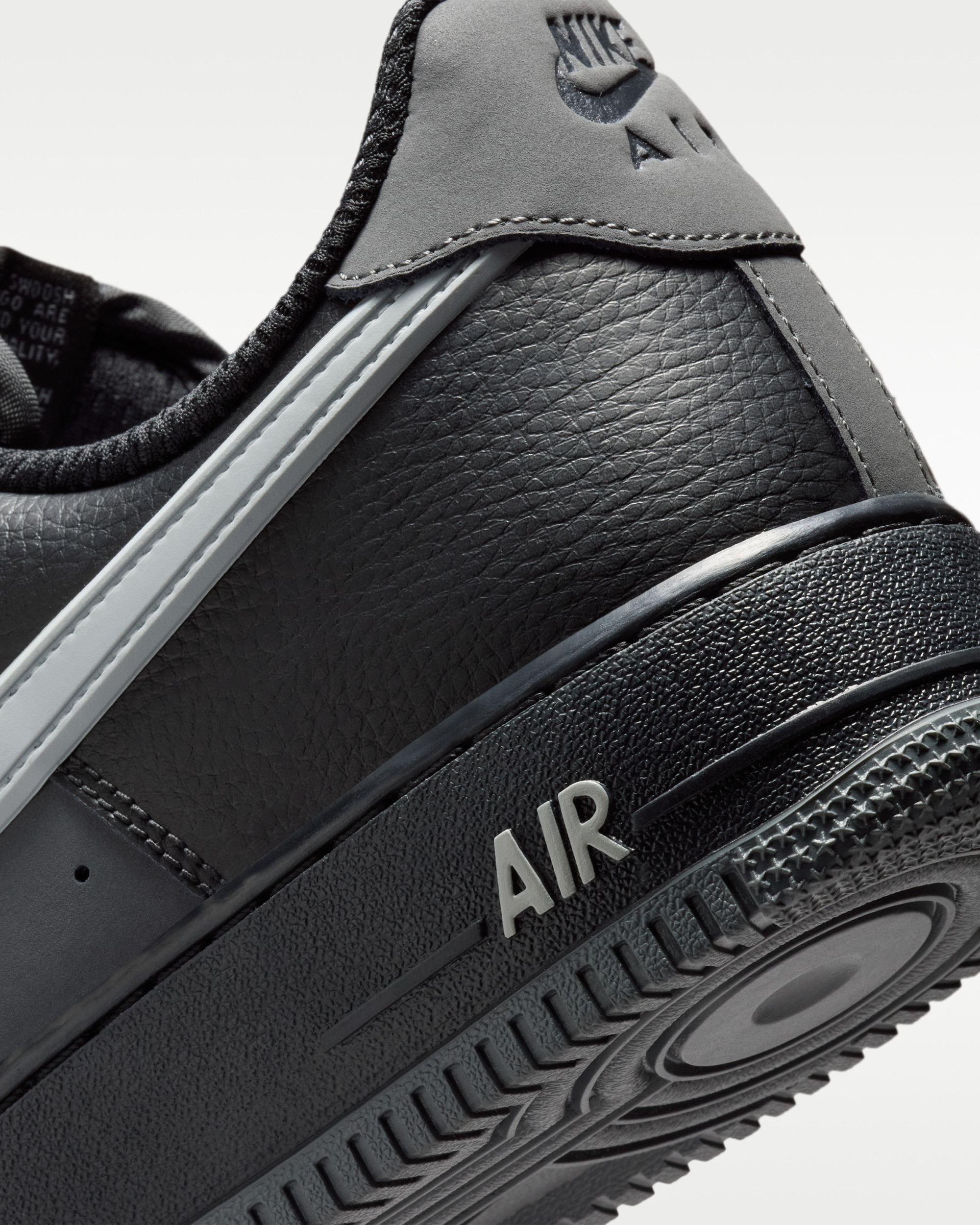 Кросівки Nike AIR FORCE 1 07 LV8 IR1475-010