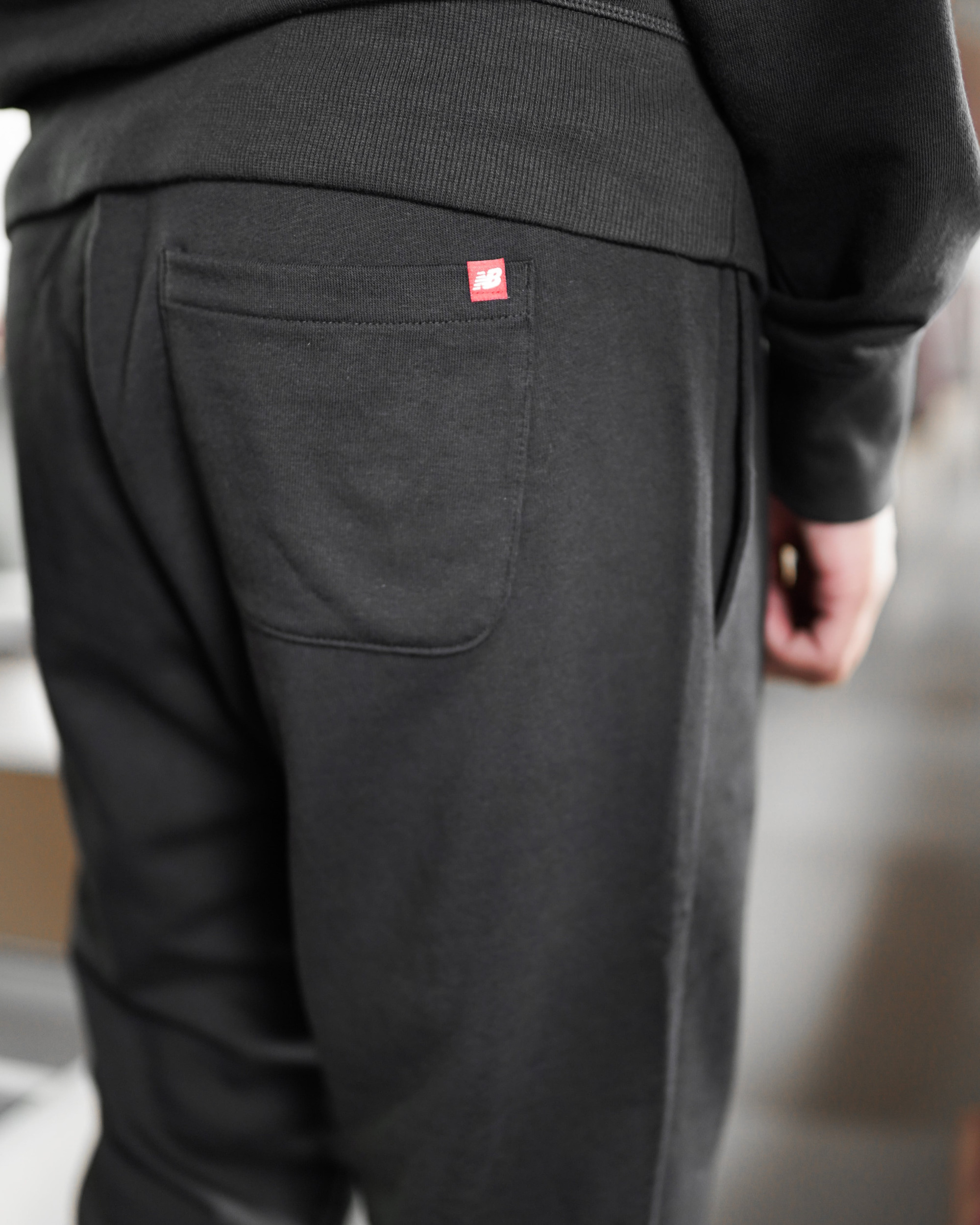 Брюки New Balance NB Ess Stacked Logo, шт MP03558BK