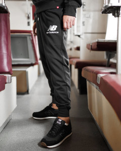 Брюки New Balance NB Ess Stacked Logo, шт MP03558BK