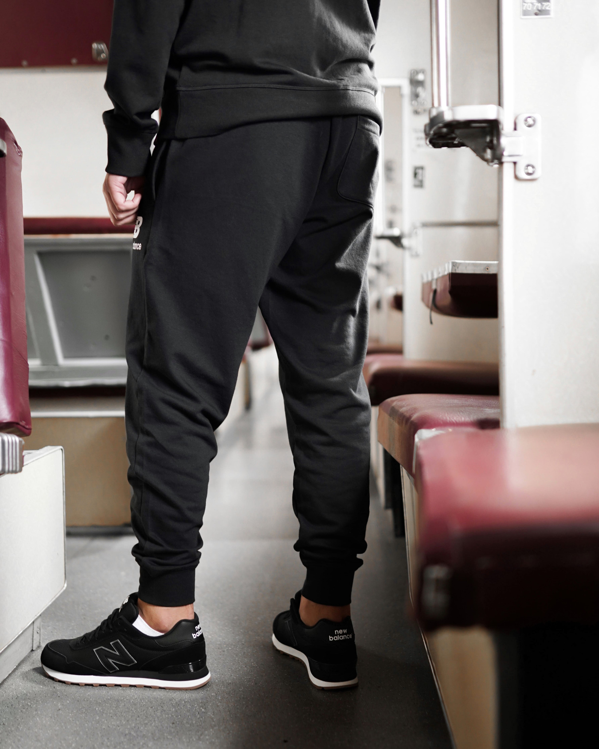 Брюки New Balance NB Ess Stacked Logo, шт MP03558BK