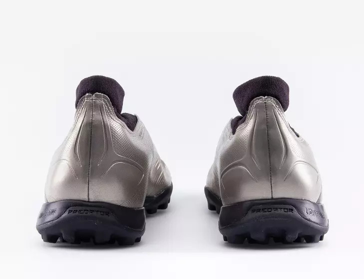 Сороконіжки унісекс Adidas Predator League Laceless Turf Soccer Shoes IF6384